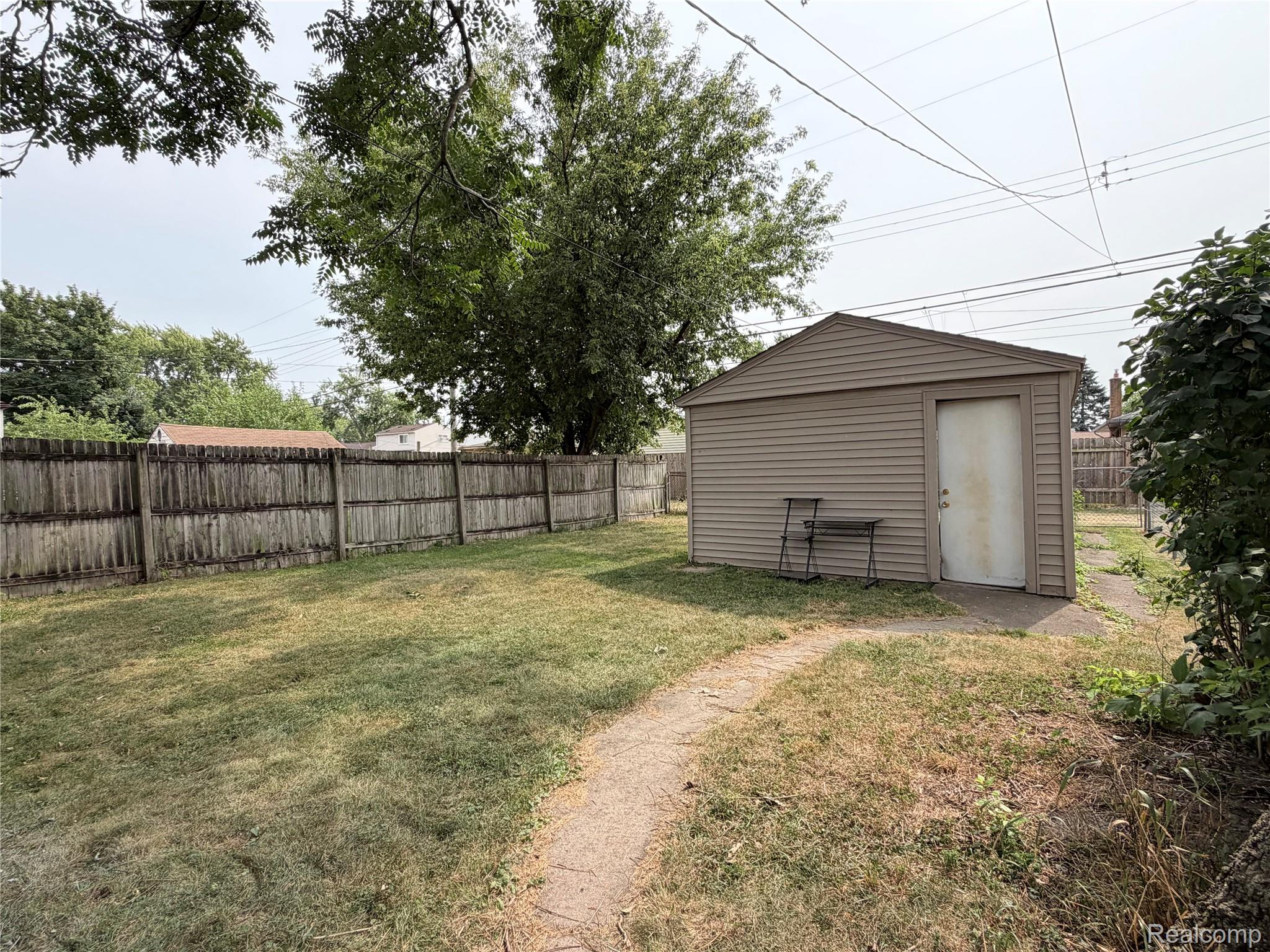 2399 Fisher Street Property Photo 17
