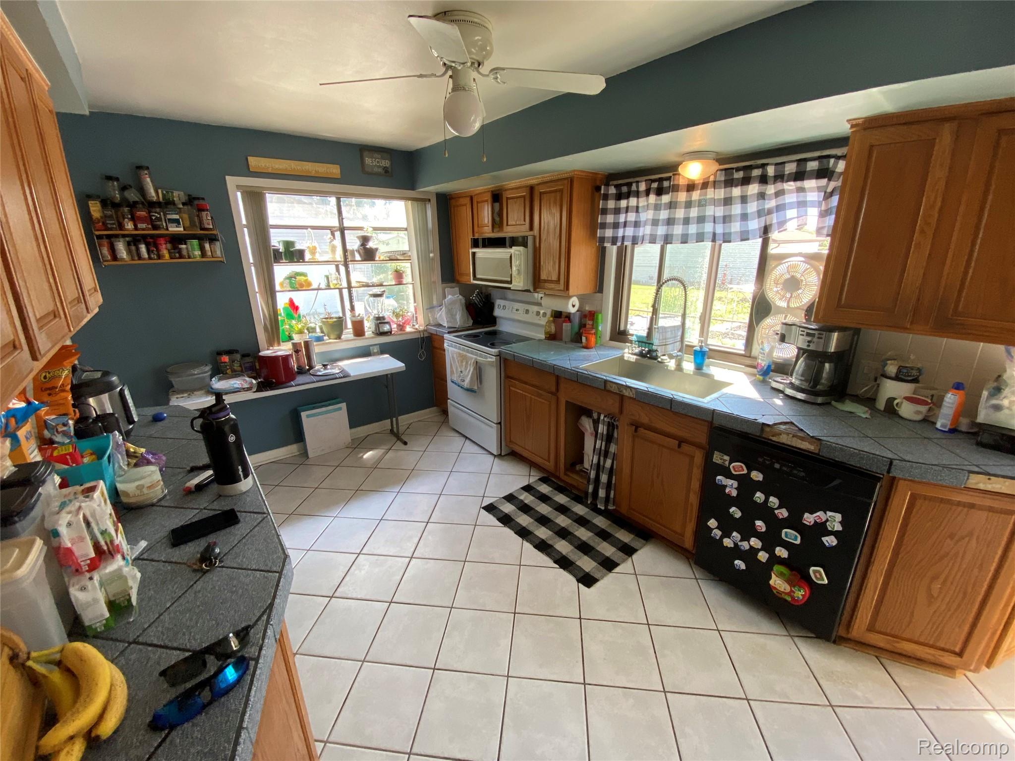 18550 Beechwood Street Property Photo 5