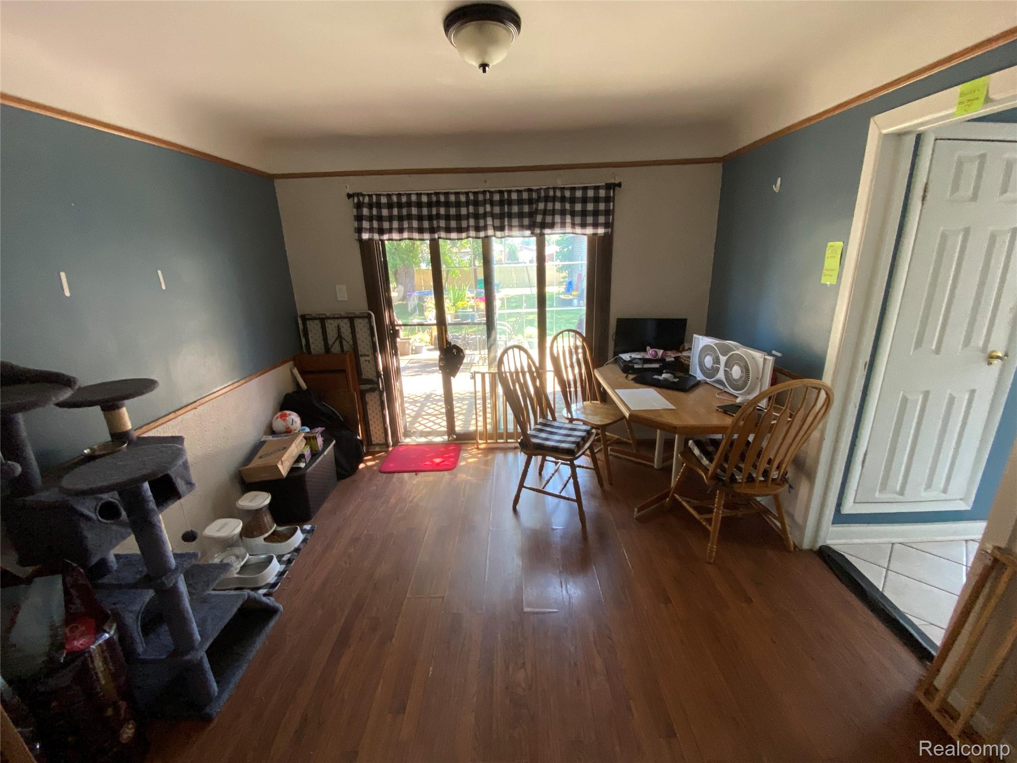 18550 Beechwood Street Property Photo 6
