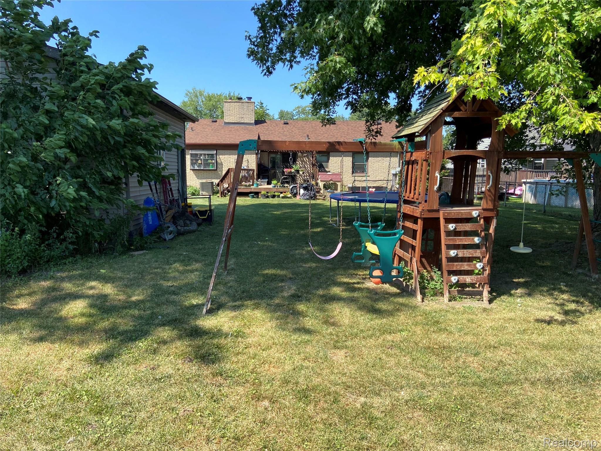 18550 Beechwood Street Property Photo 13