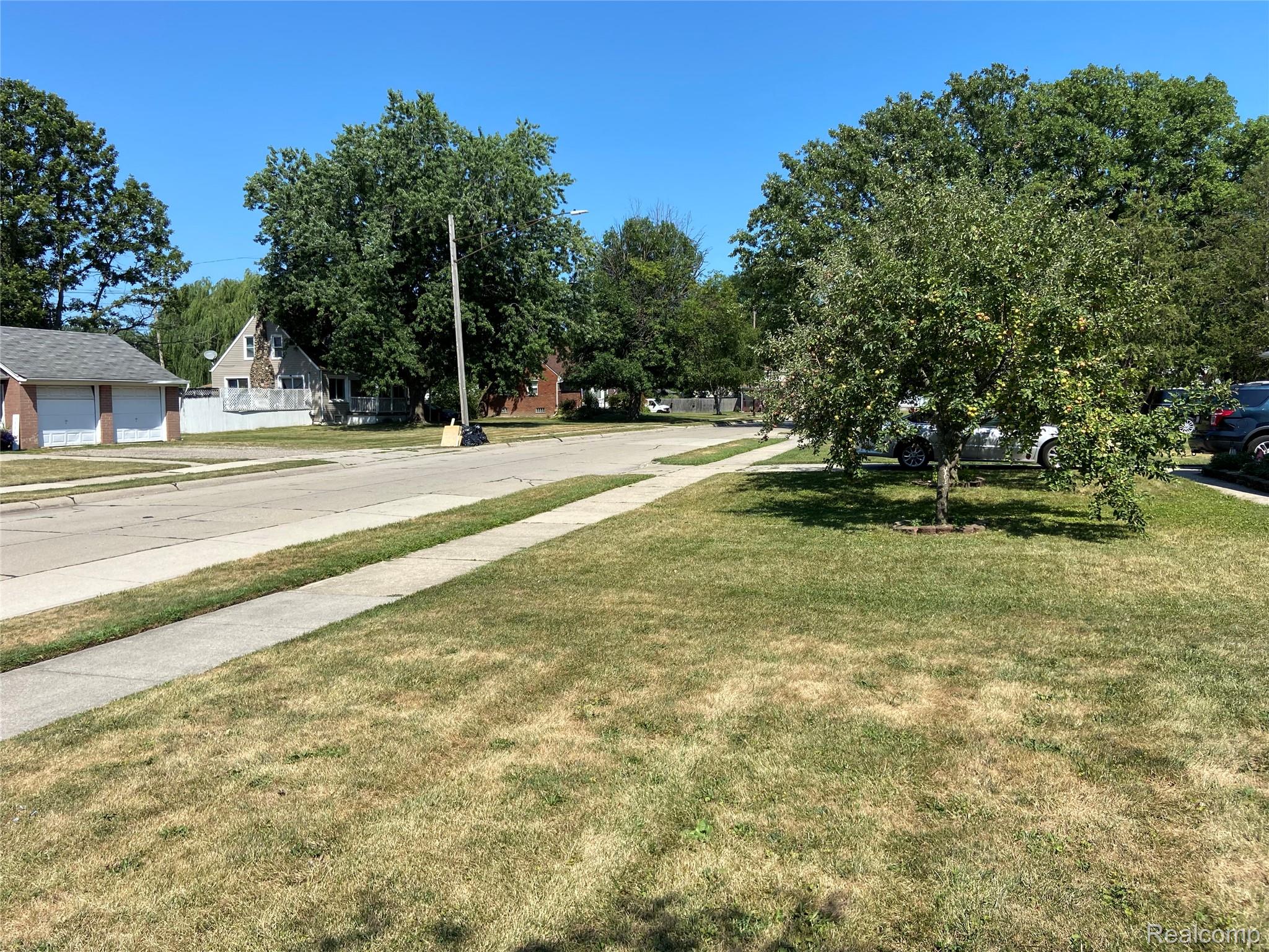 18550 Beechwood Street Property Photo 16