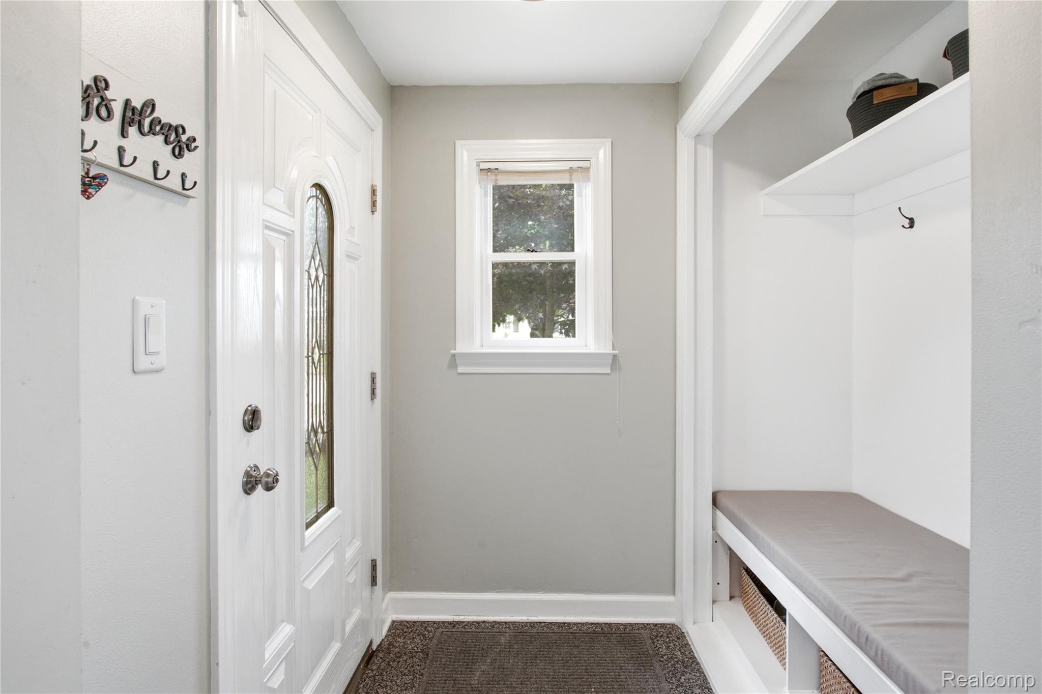 2060 Royal Avenue Property Photo 6