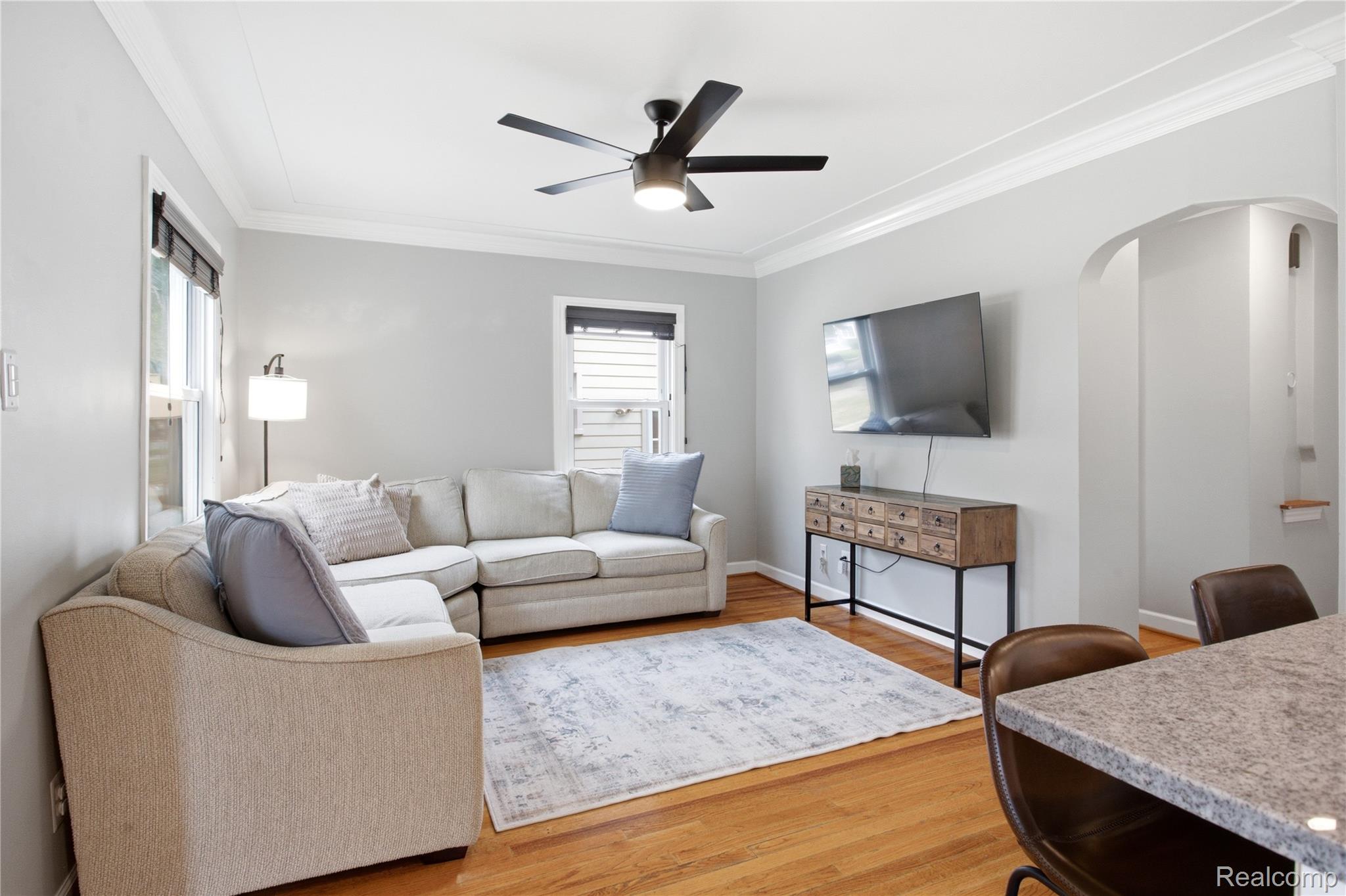 2060 Royal Avenue Property Photo 9