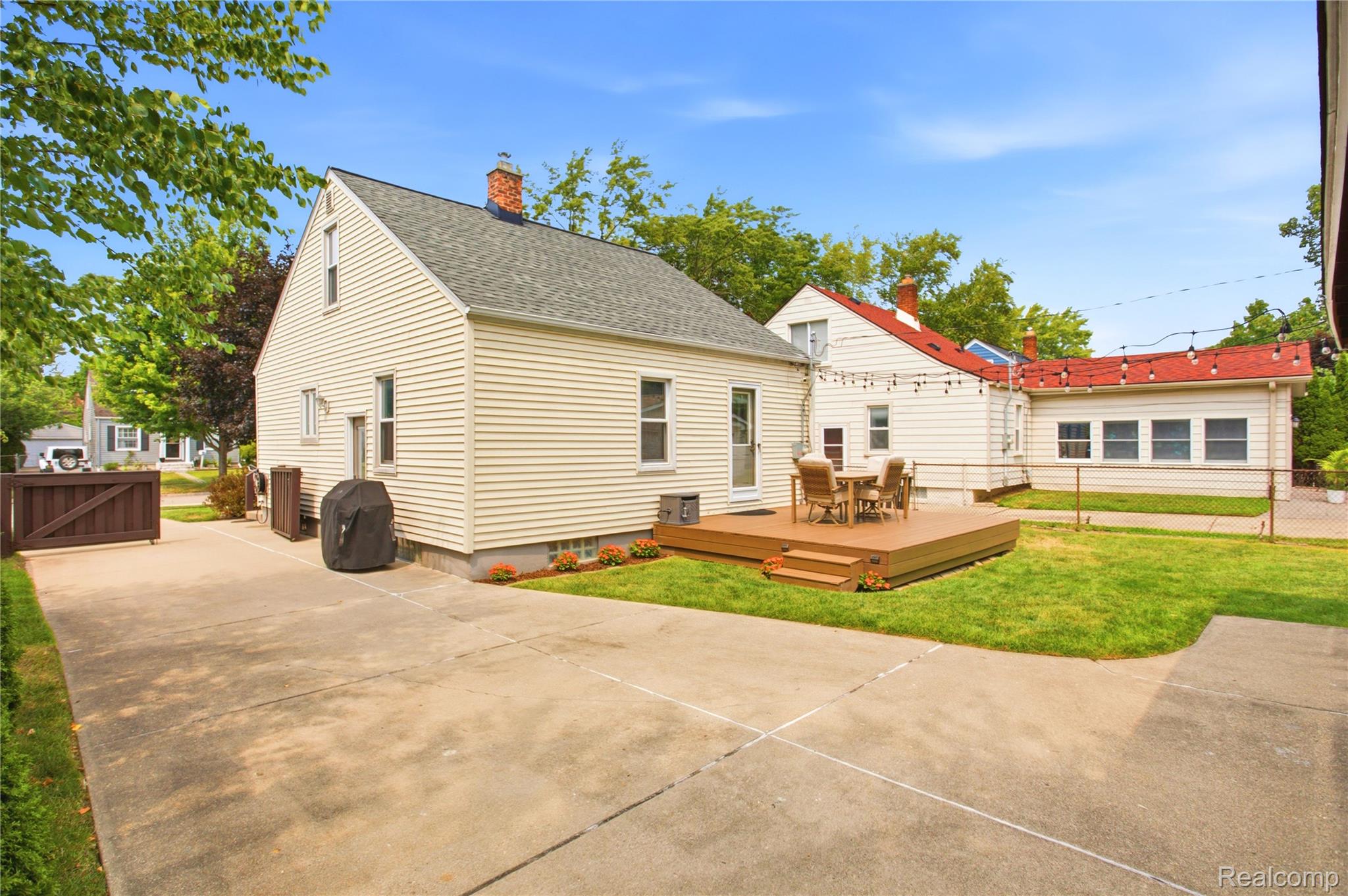 2060 Royal Avenue Property Photo 42