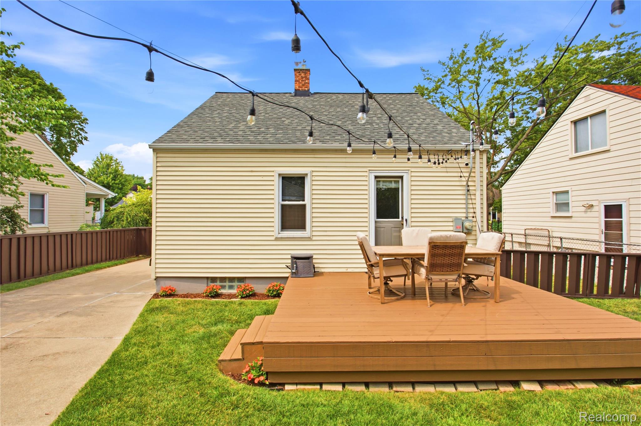 2060 Royal Avenue Property Photo 43