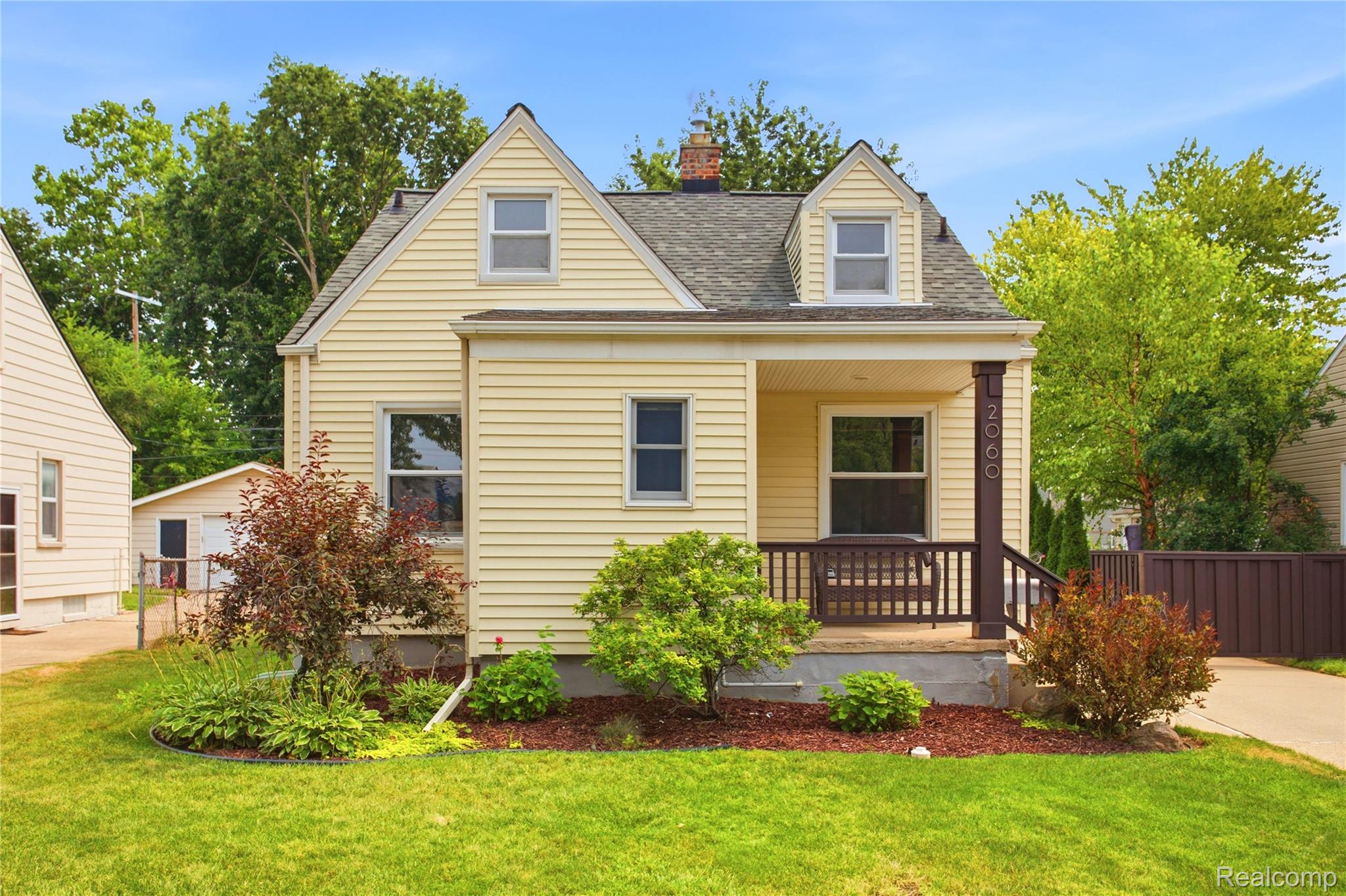 2060 Royal Avenue Property Photo 60