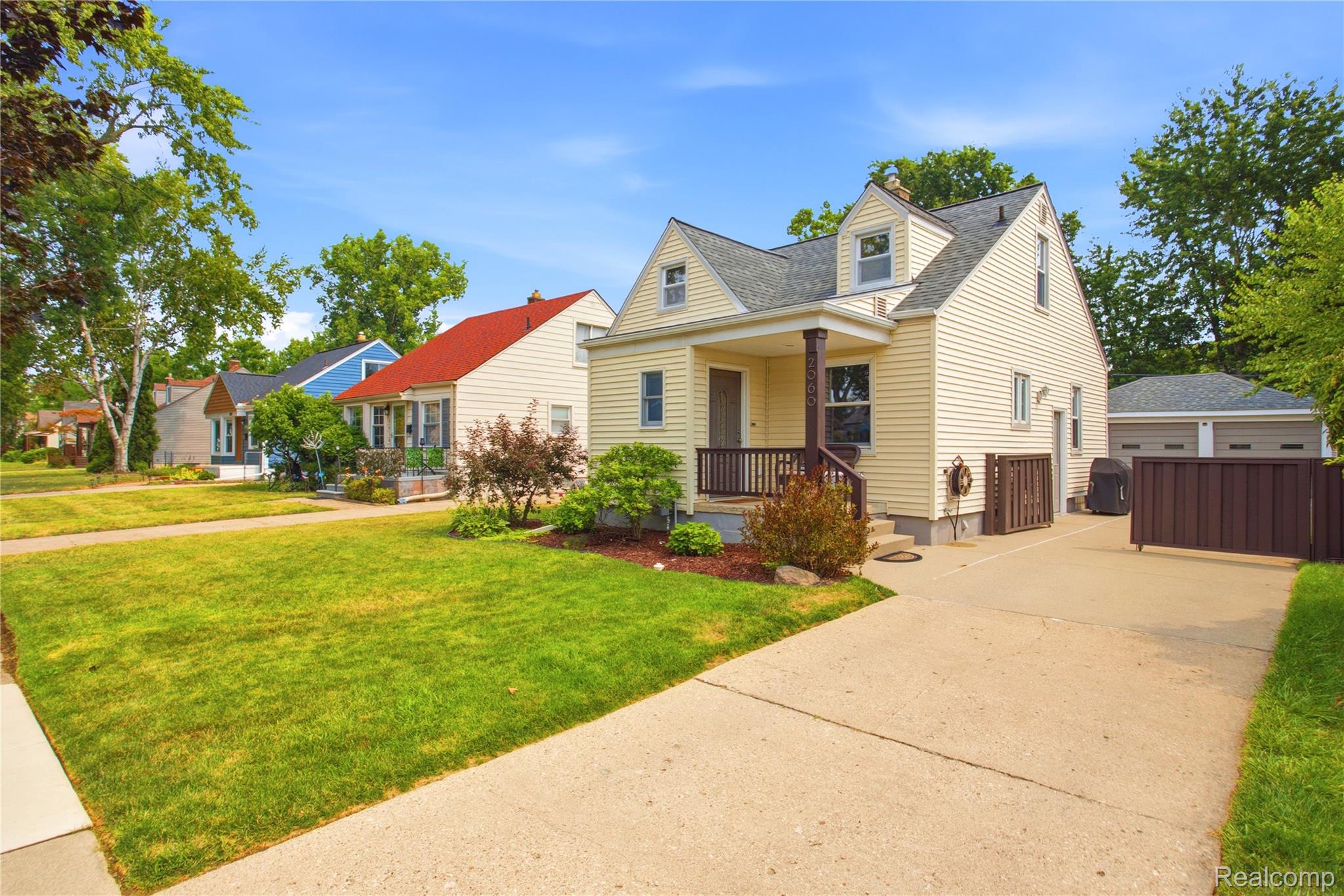 2060 Royal Avenue Property Photo 64