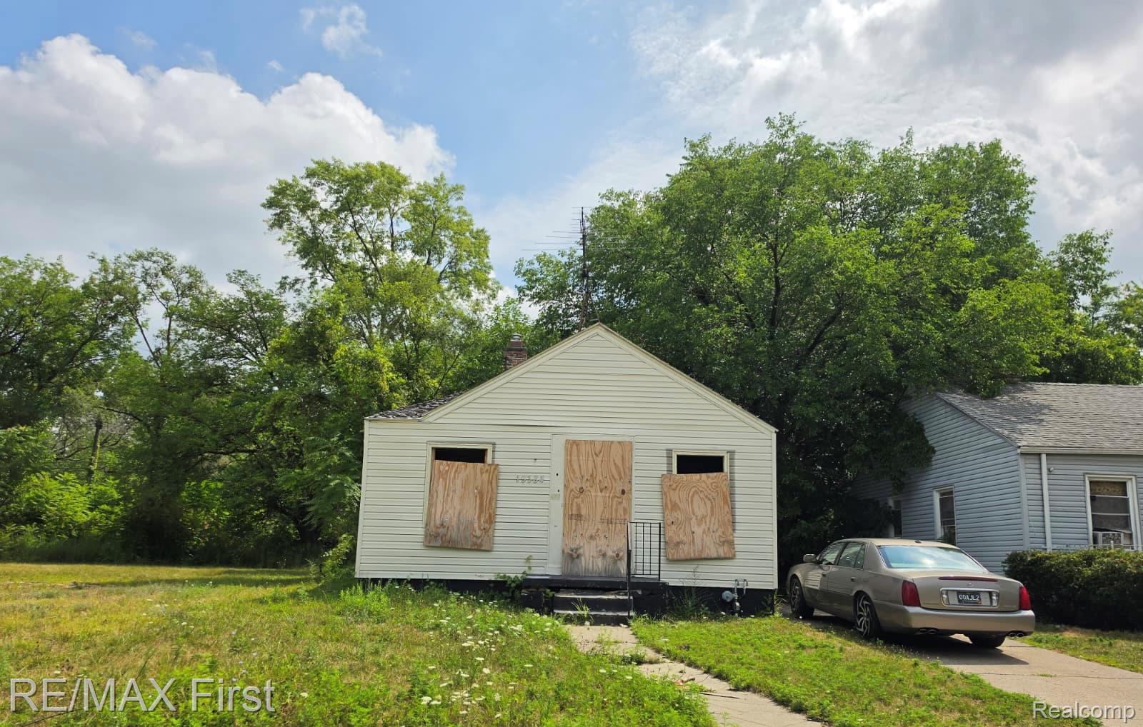 19384 Dresden Street Property Photo 1