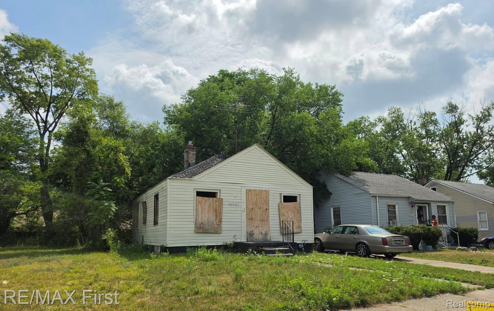 19384 Dresden Street Property Photo 2