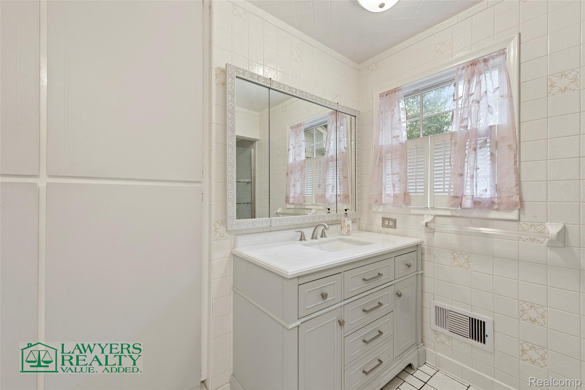 9180 Stone Road Property Photo 7