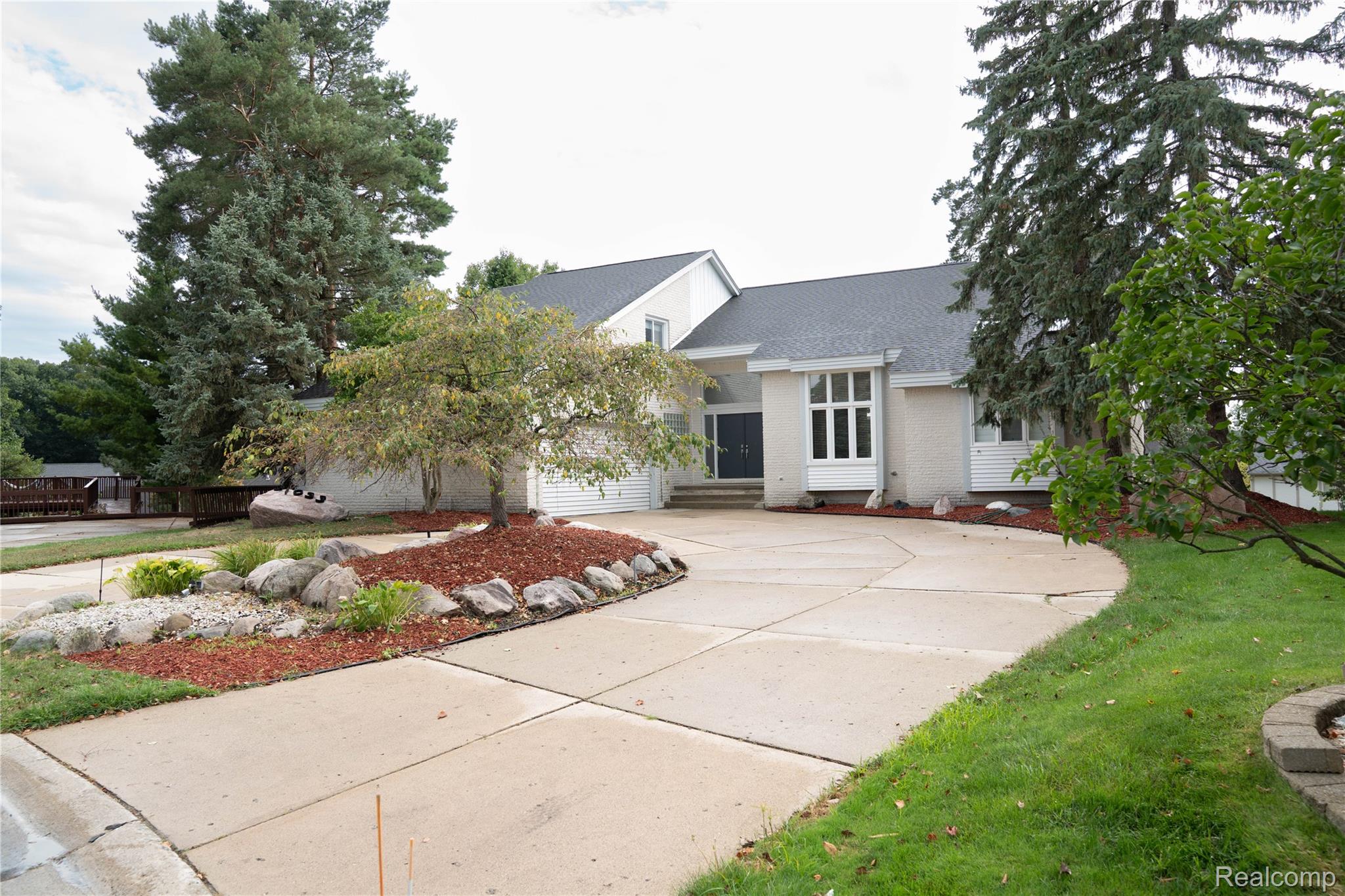 31033 Evergreen Court Property Photo 1