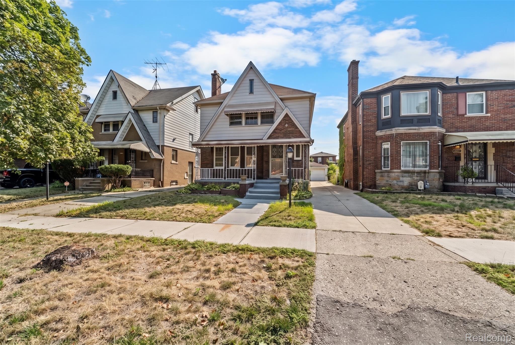 16224 Parkside Street Property Photo 2
