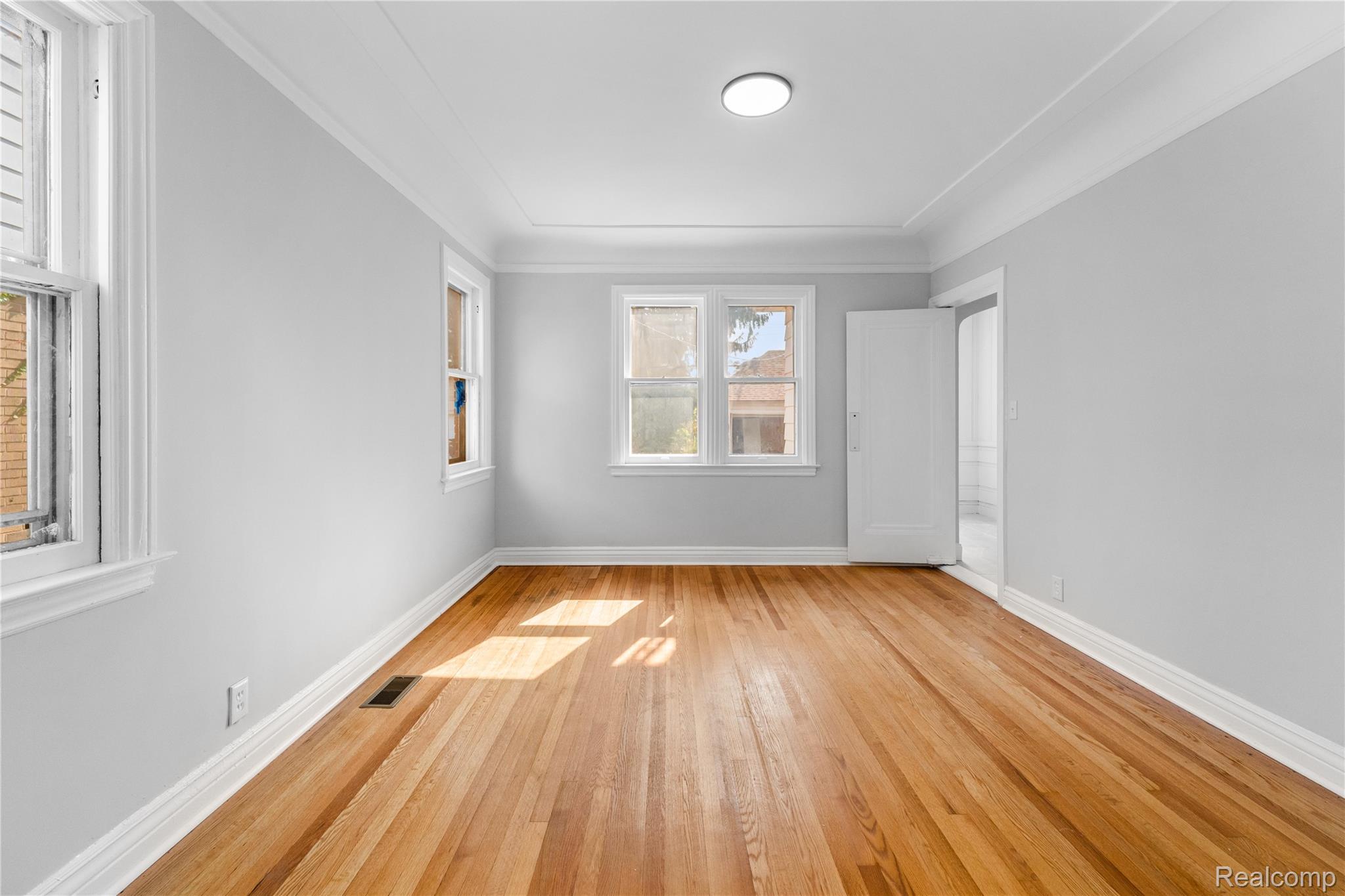 16224 Parkside Street Property Photo 6