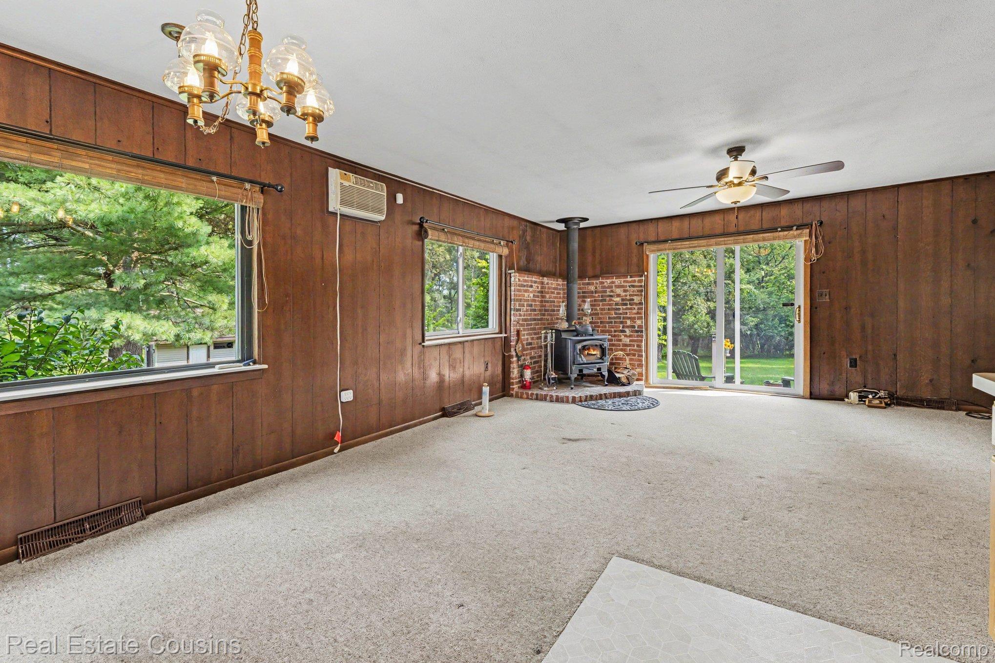 1093 Saginaw Street Property Photo 6