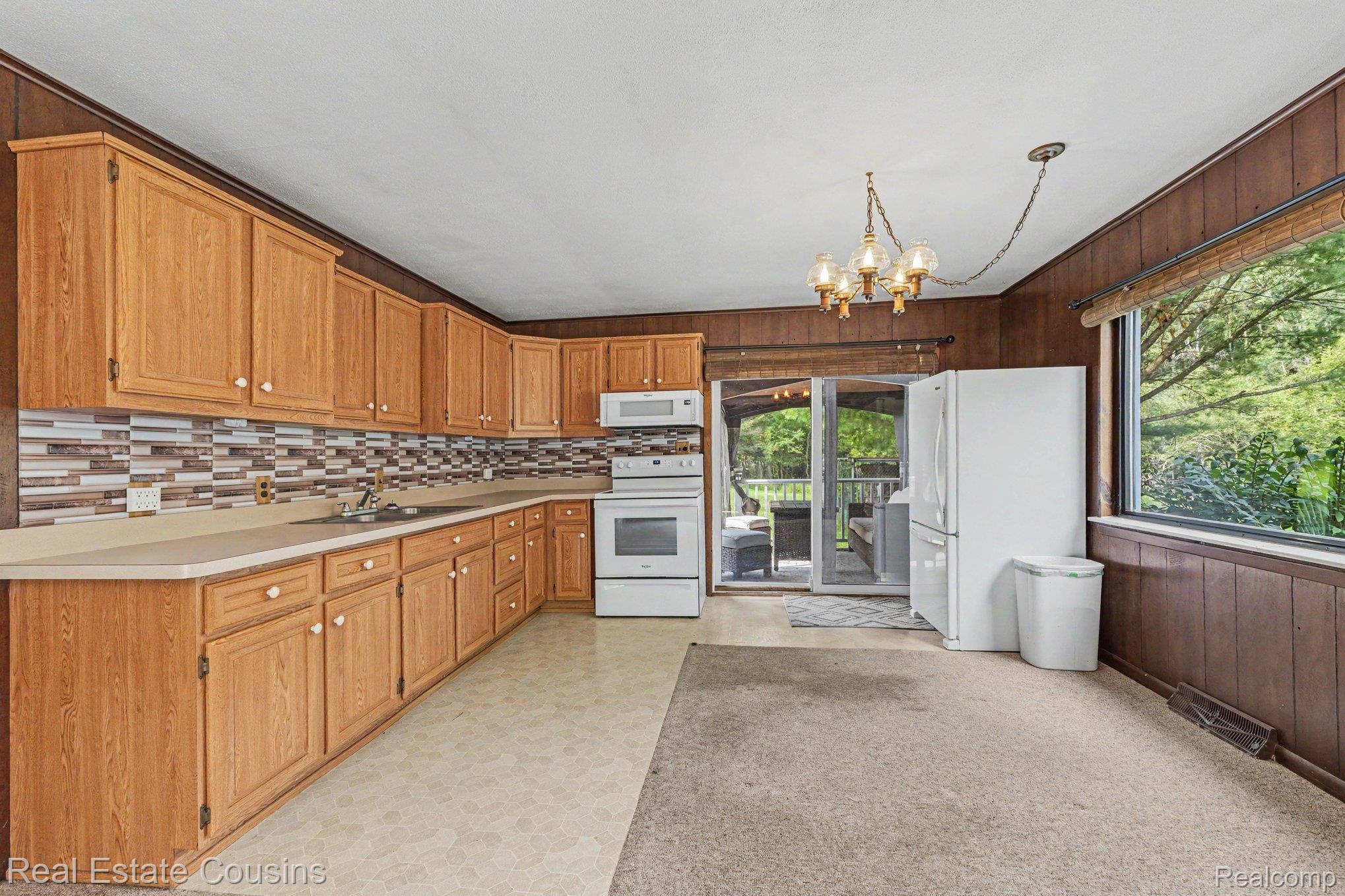 1093 Saginaw Street Property Photo 12