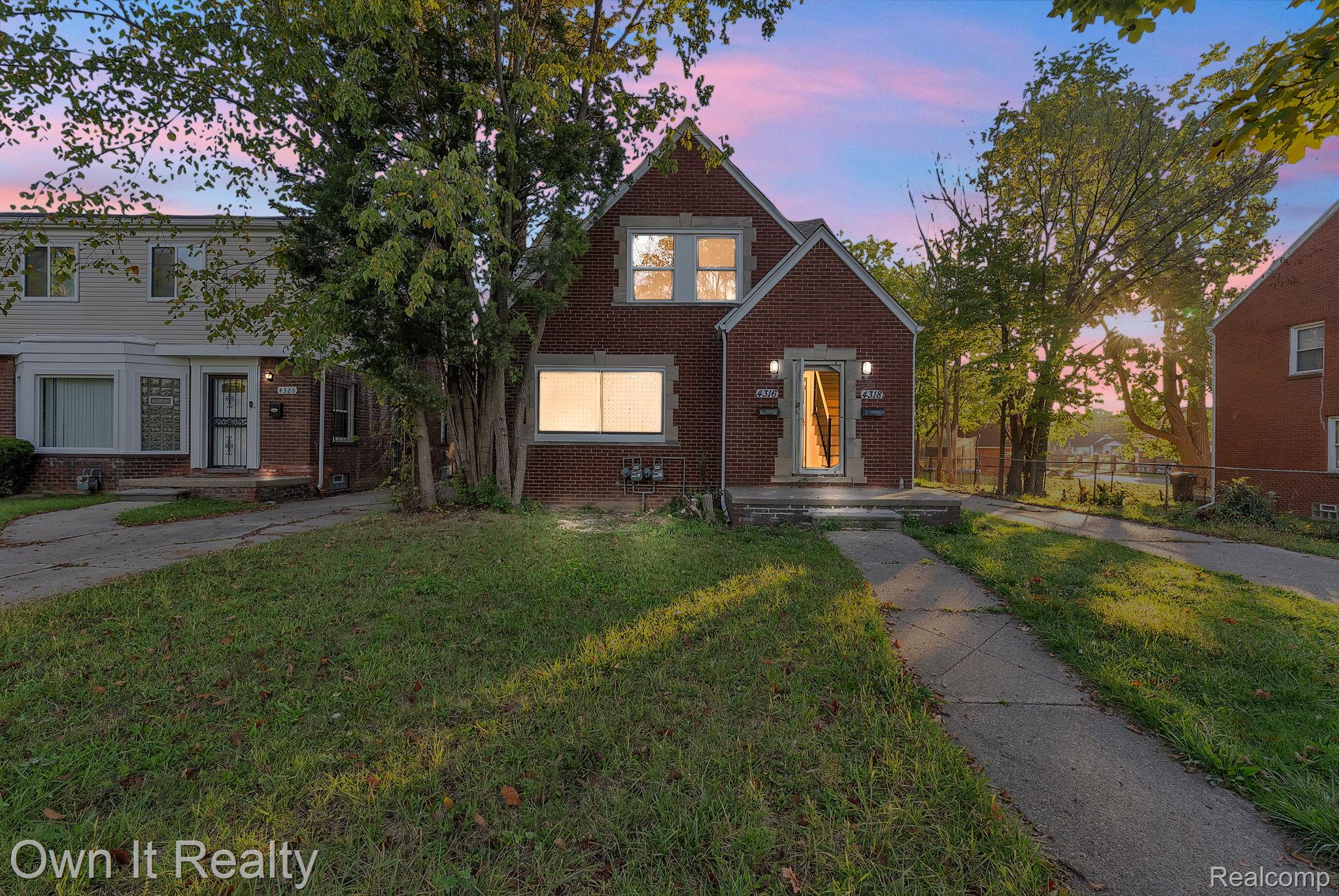 4316 Lakewood Street Property Photo 2