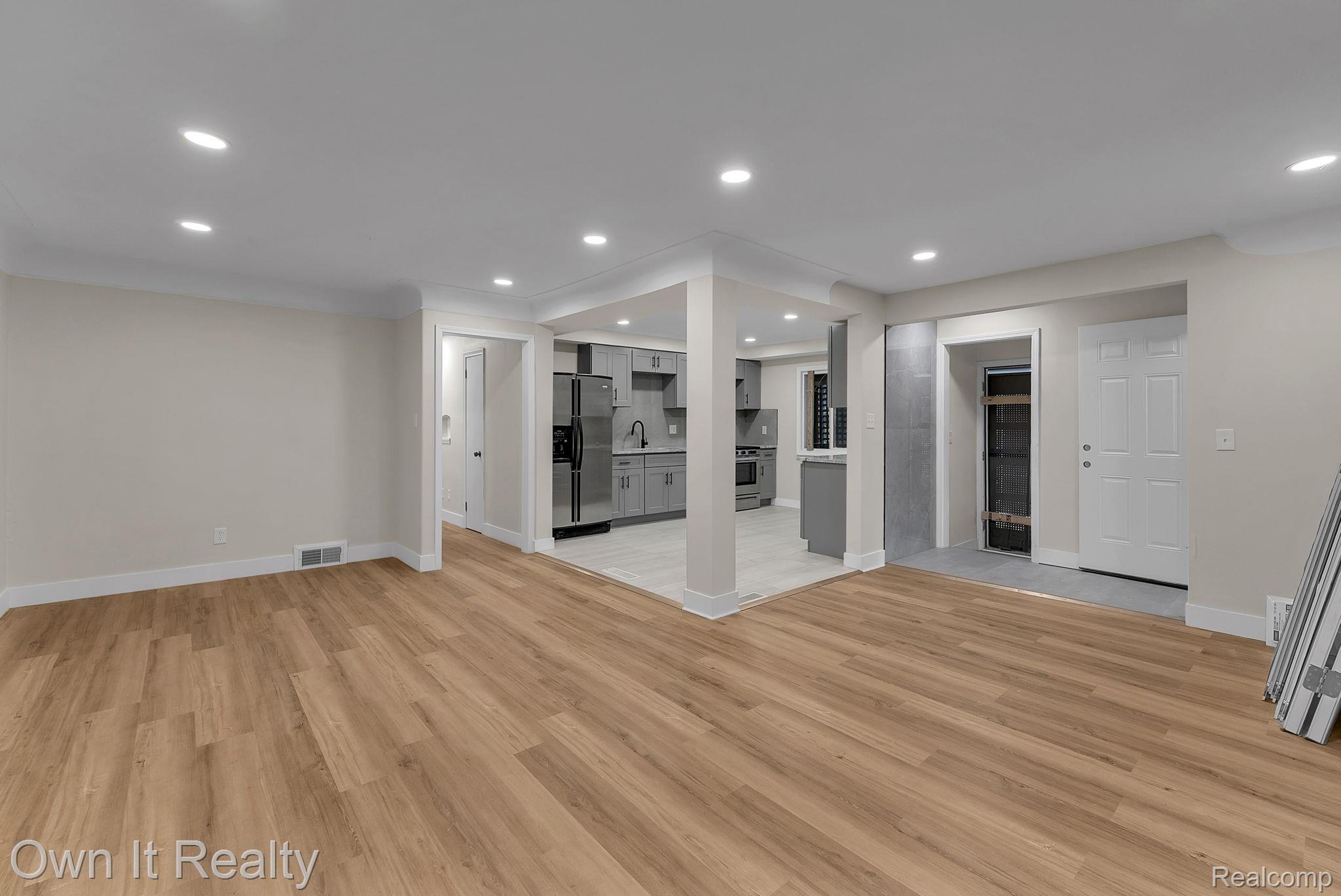 4316 Lakewood Street Property Photo 5