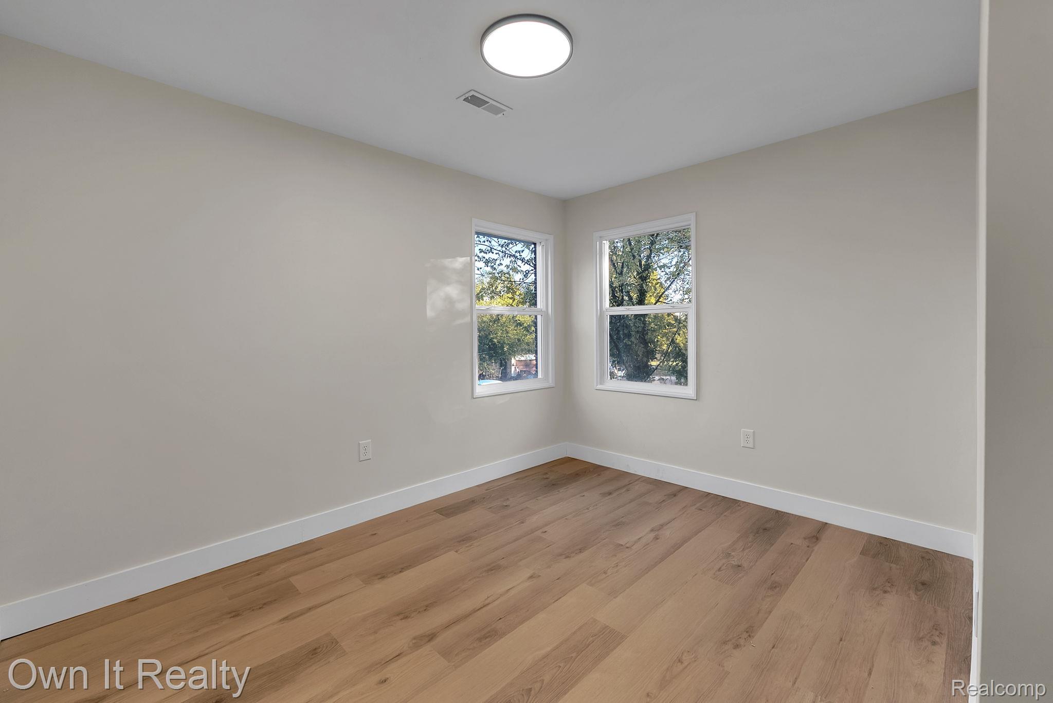 4316 Lakewood Street Property Photo 6