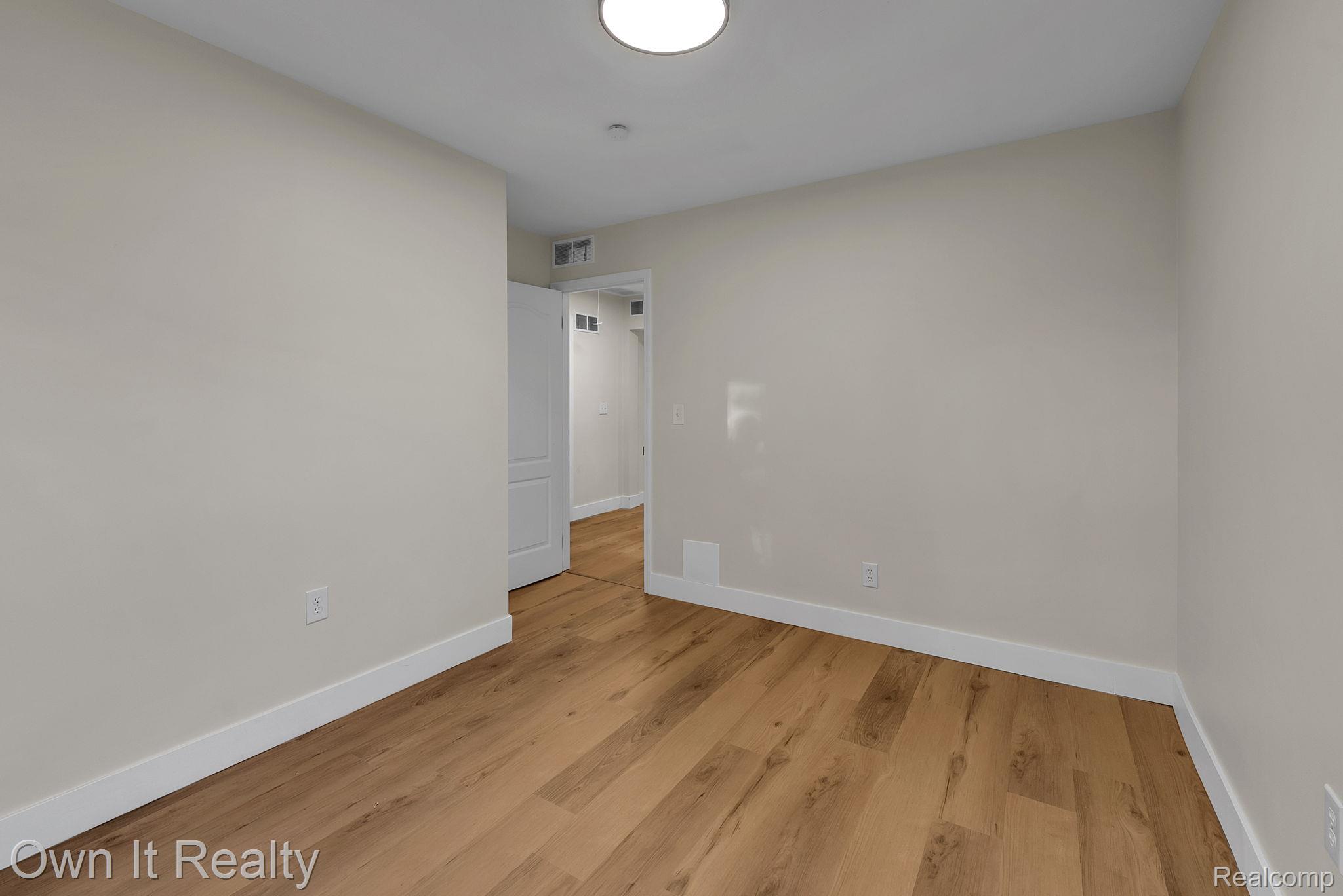 4316 Lakewood Street Property Photo 7