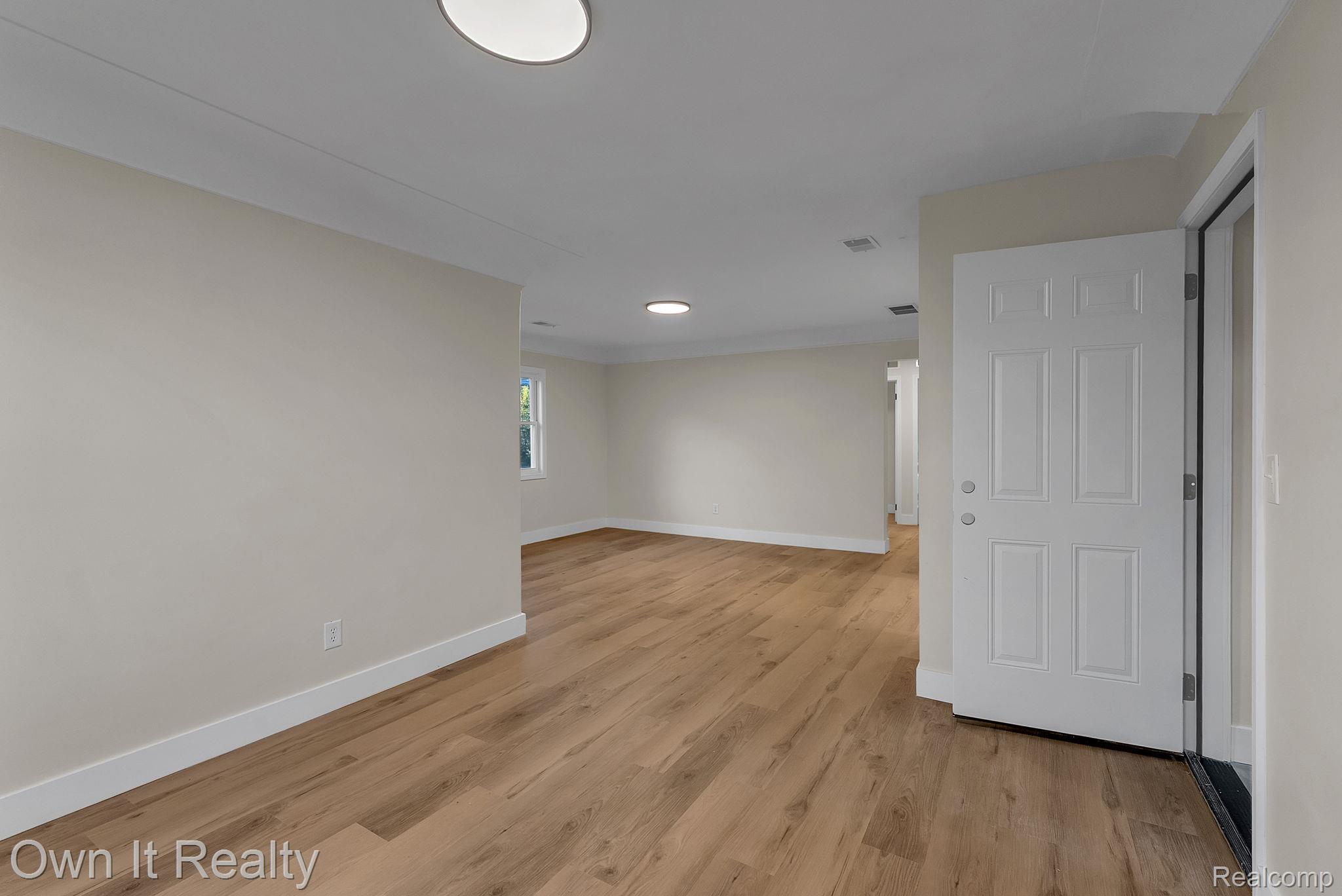 4316 Lakewood Street Property Photo 11