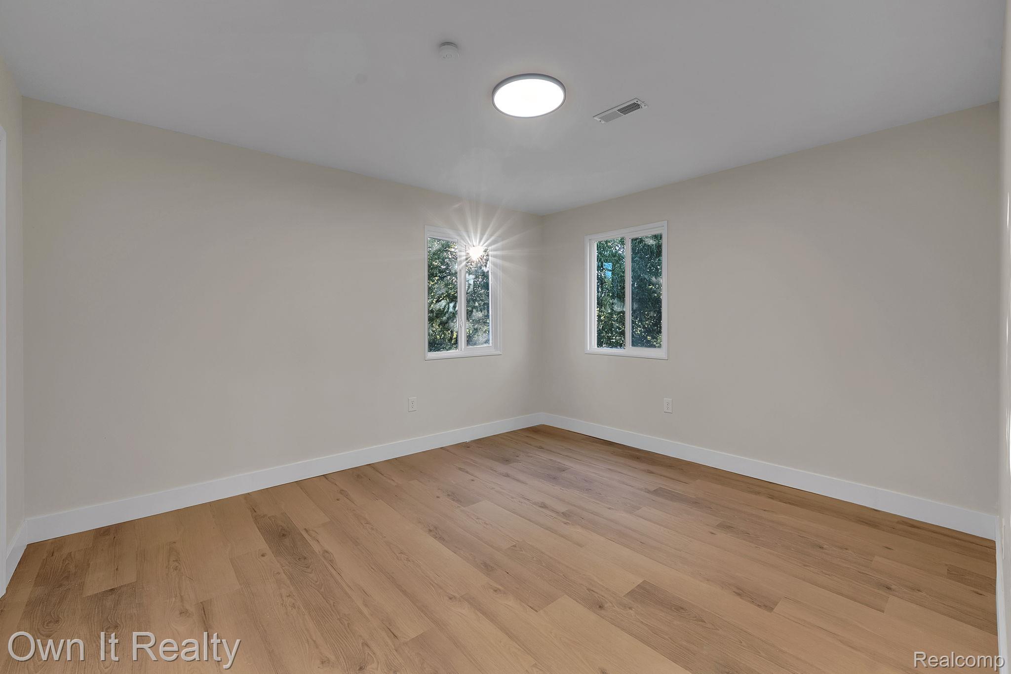 4316 Lakewood Street Property Photo 14
