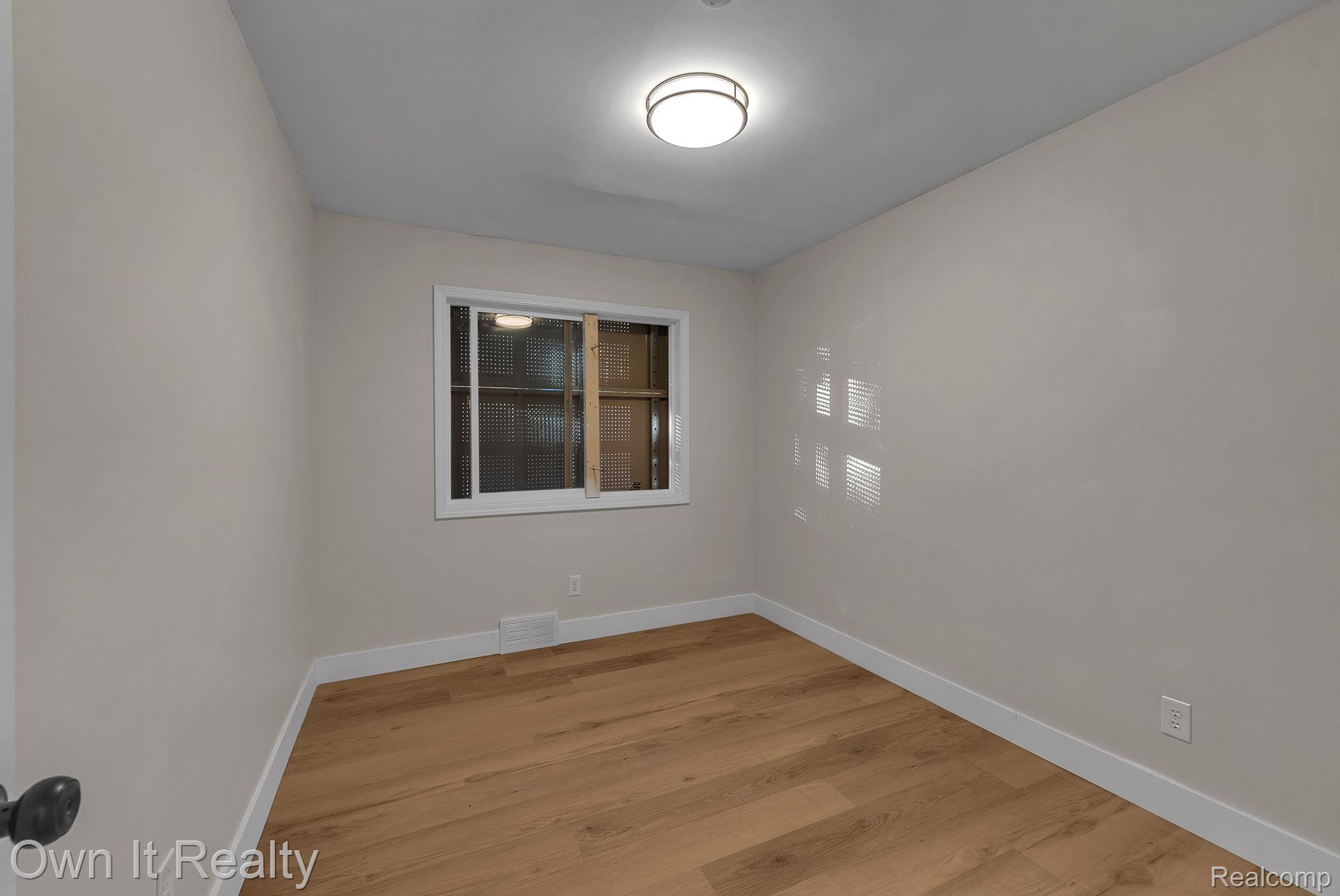 4316 Lakewood Street Property Photo 20