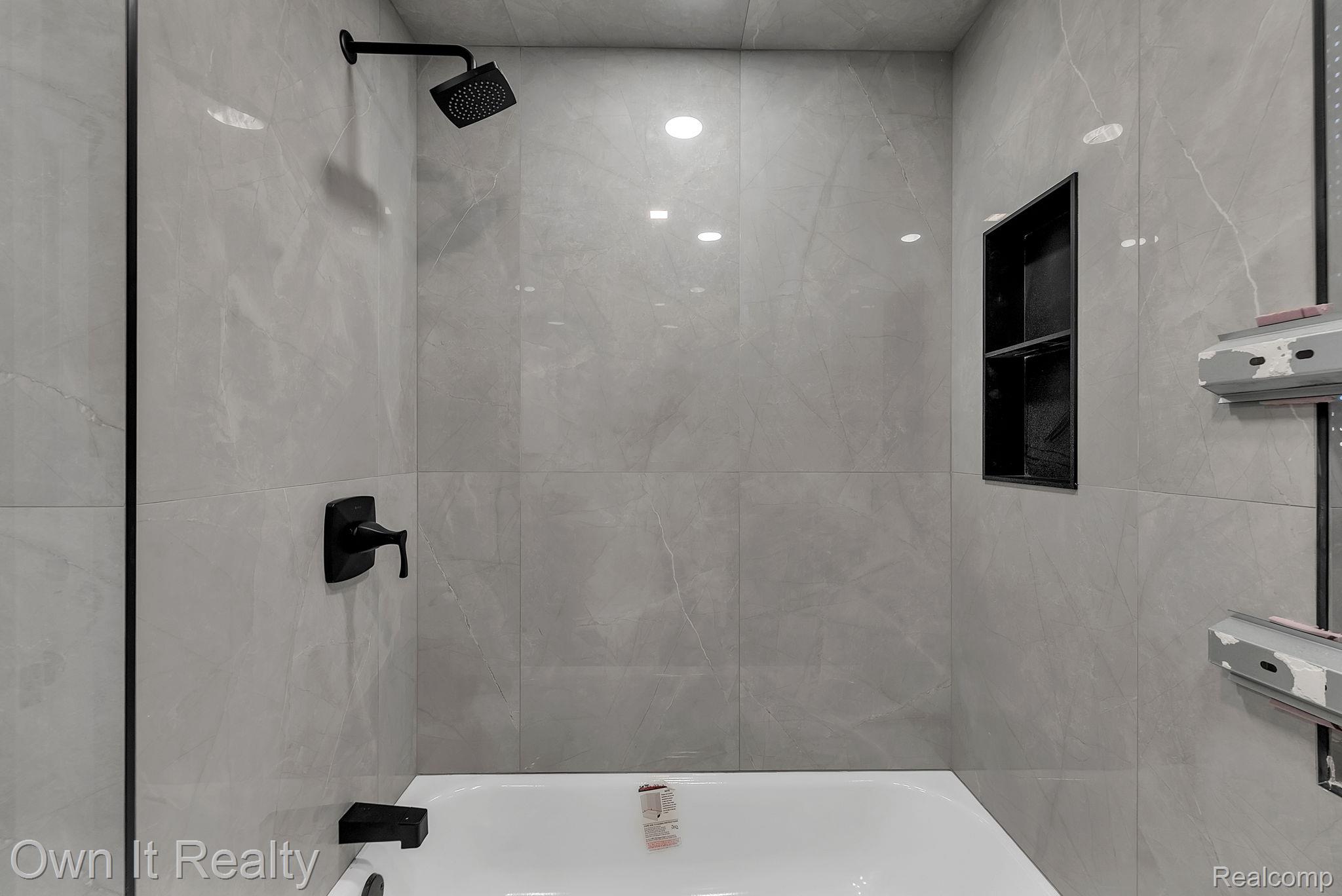 4316 Lakewood Street Property Photo 23