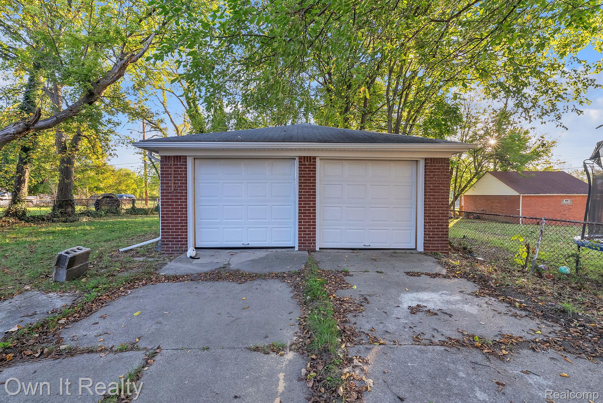 4316 Lakewood Street Property Photo 26