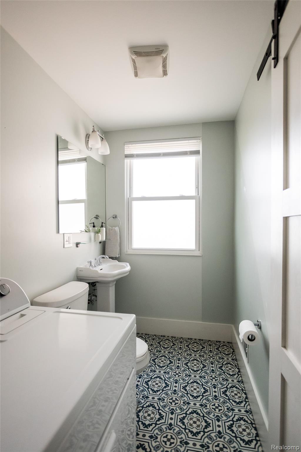 2451 Parker Street Property Photo 16