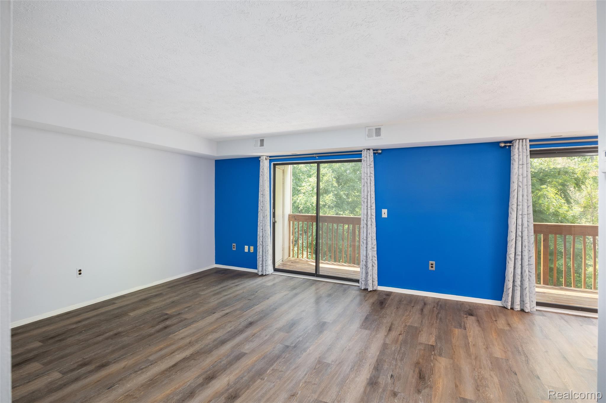 1693 Riverside Drive 3 Property Photo 7