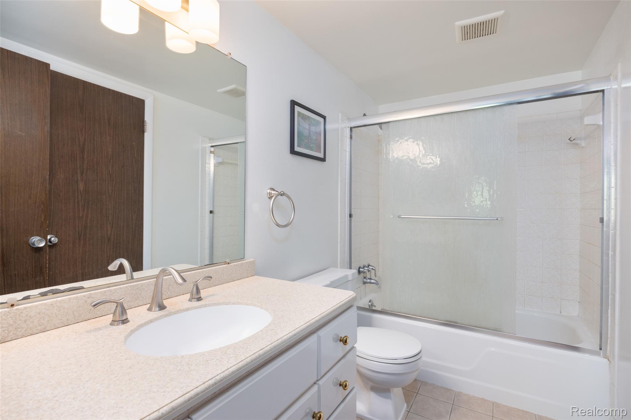 1693 Riverside Drive 3 Property Photo 16