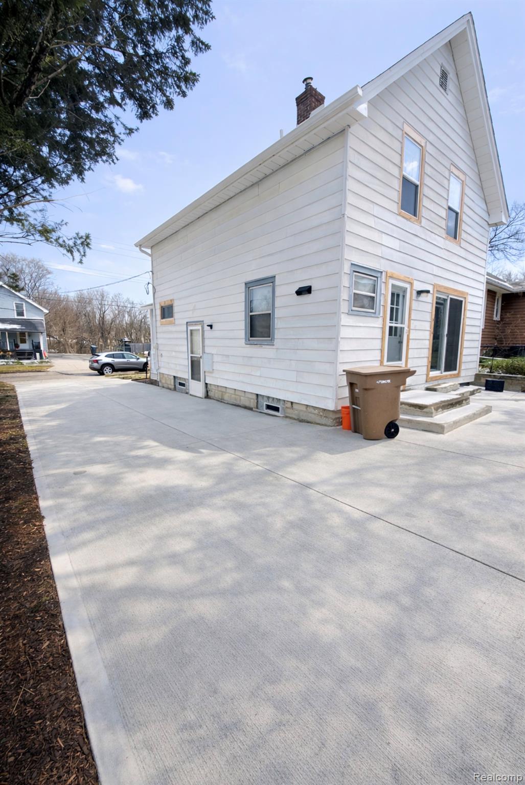 385 Whittemore Street Property Photo 2