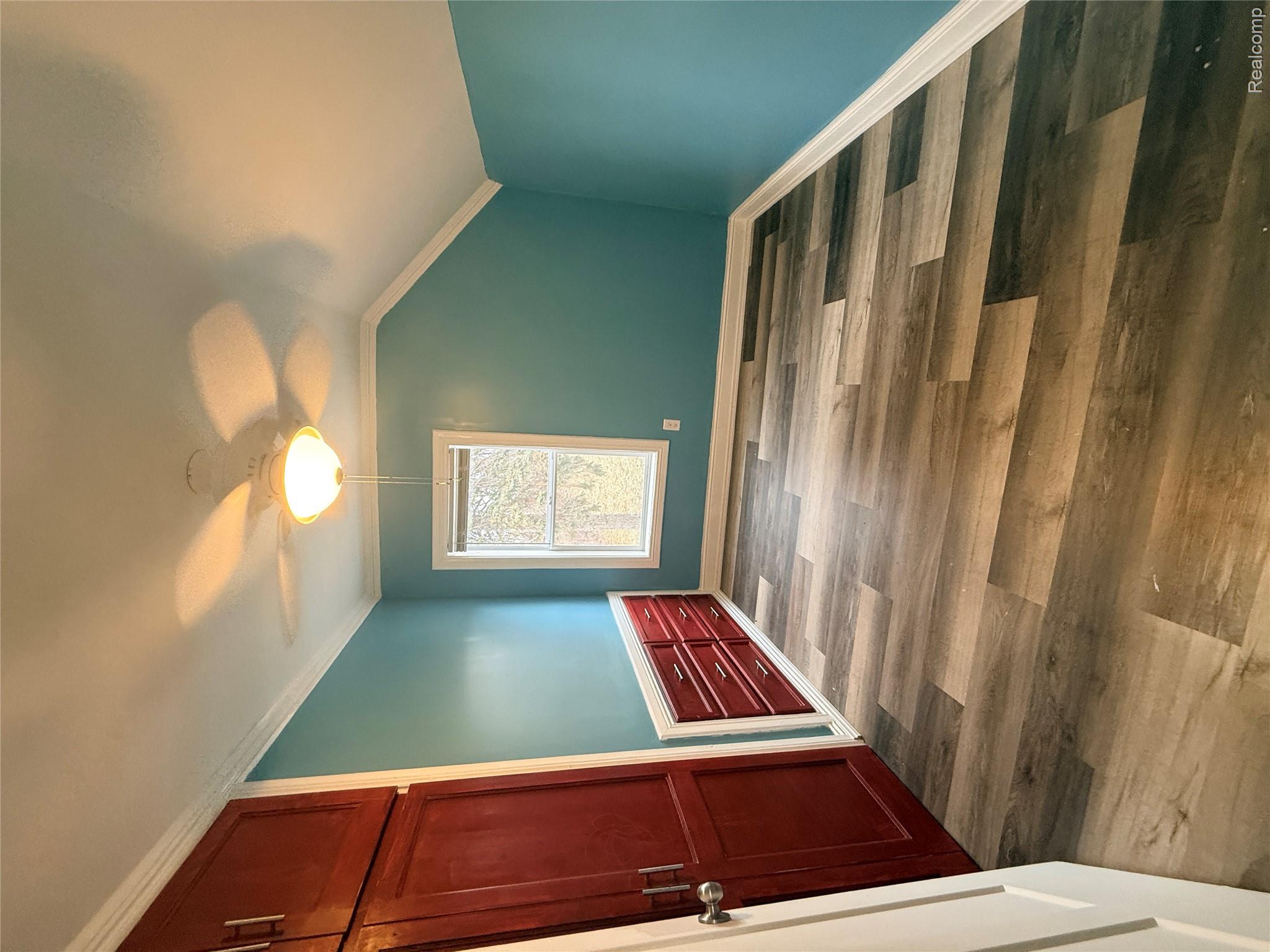 385 Whittemore Street Property Photo 6