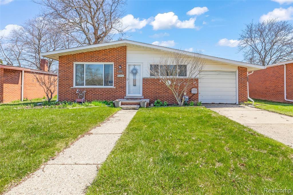 8138 Hillcrest Boulevard Property Photo 1