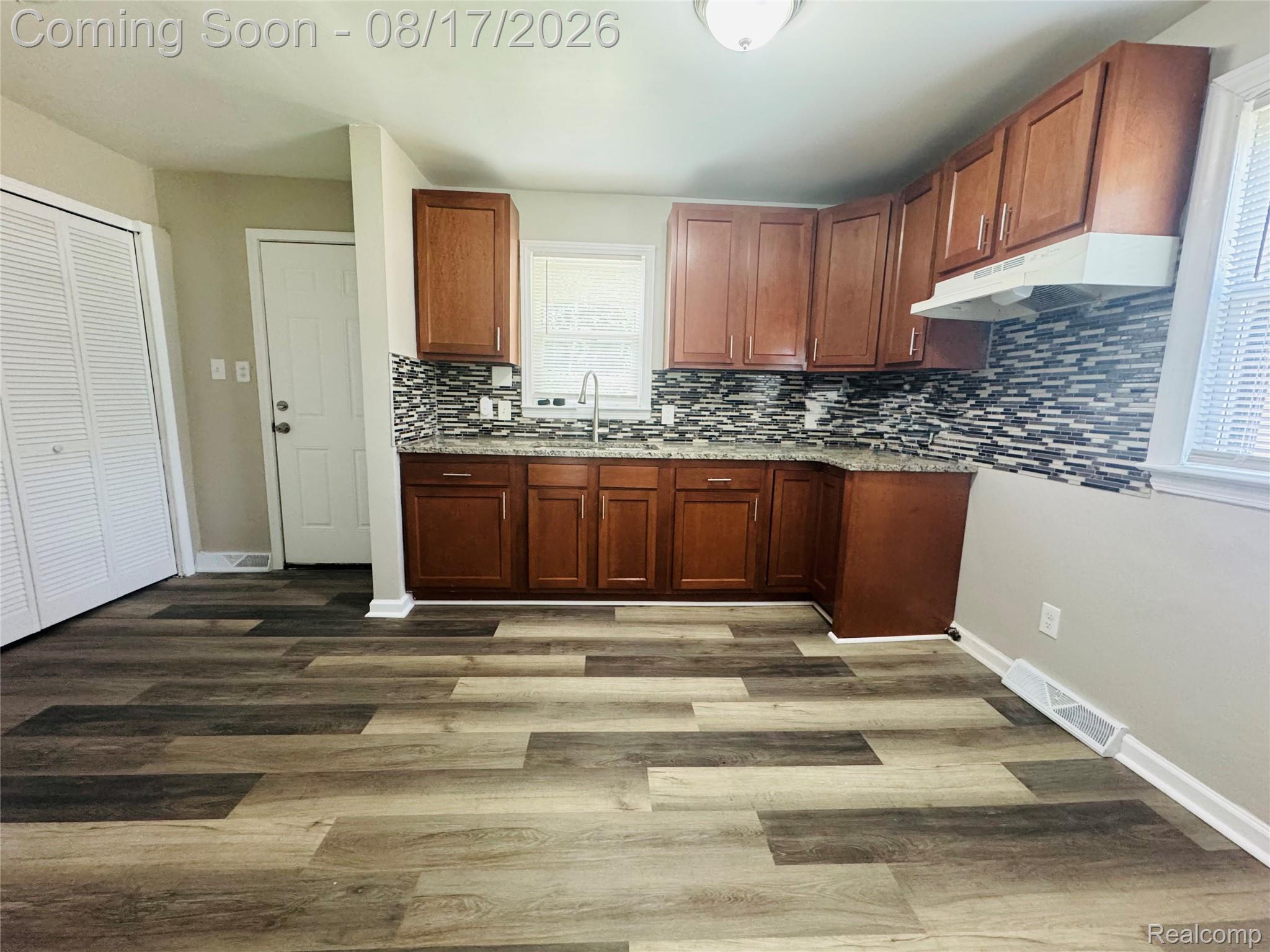 20195 Westhampton Avenue Property Photo 3
