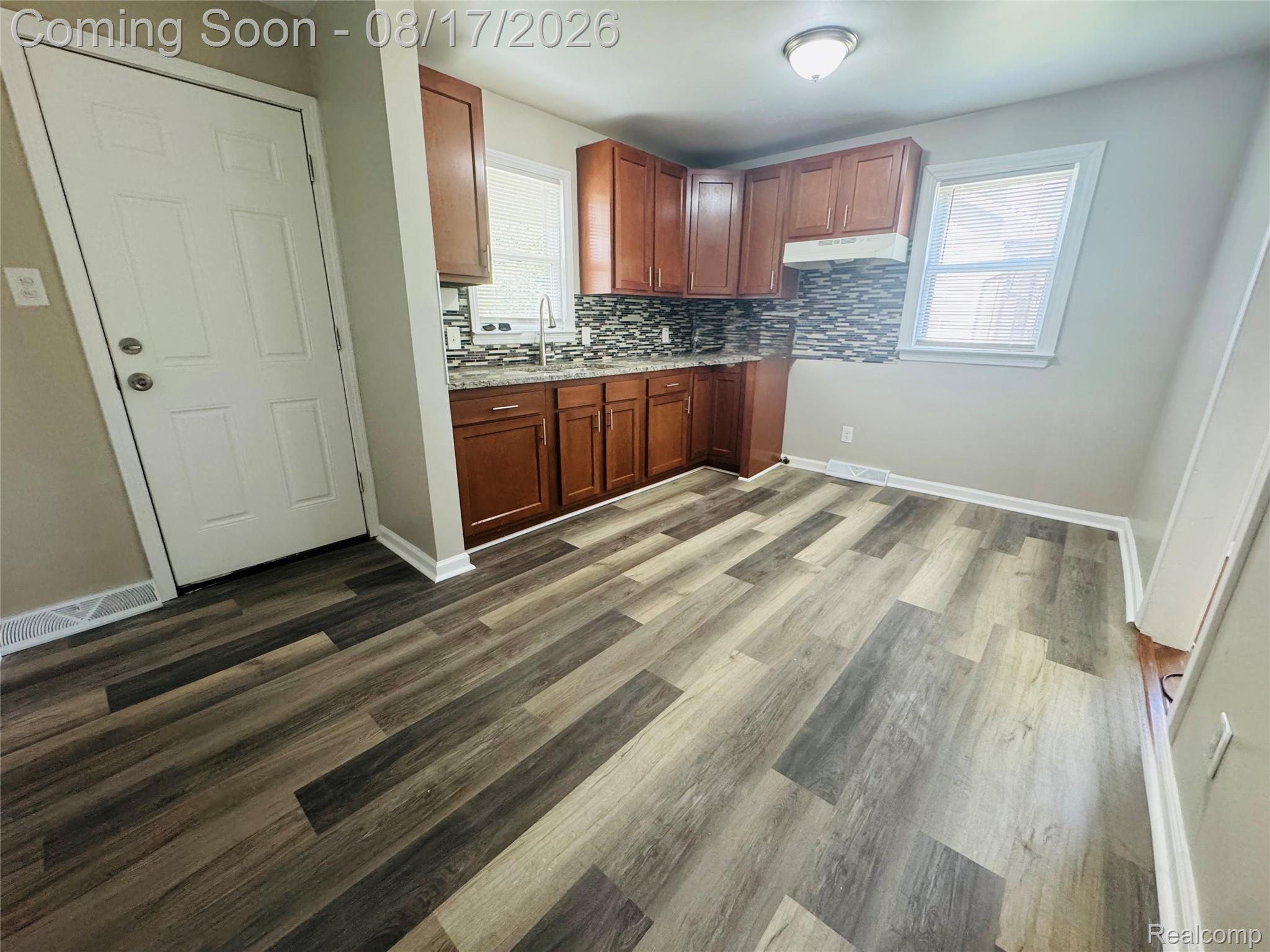 20195 Westhampton Avenue Property Photo 4