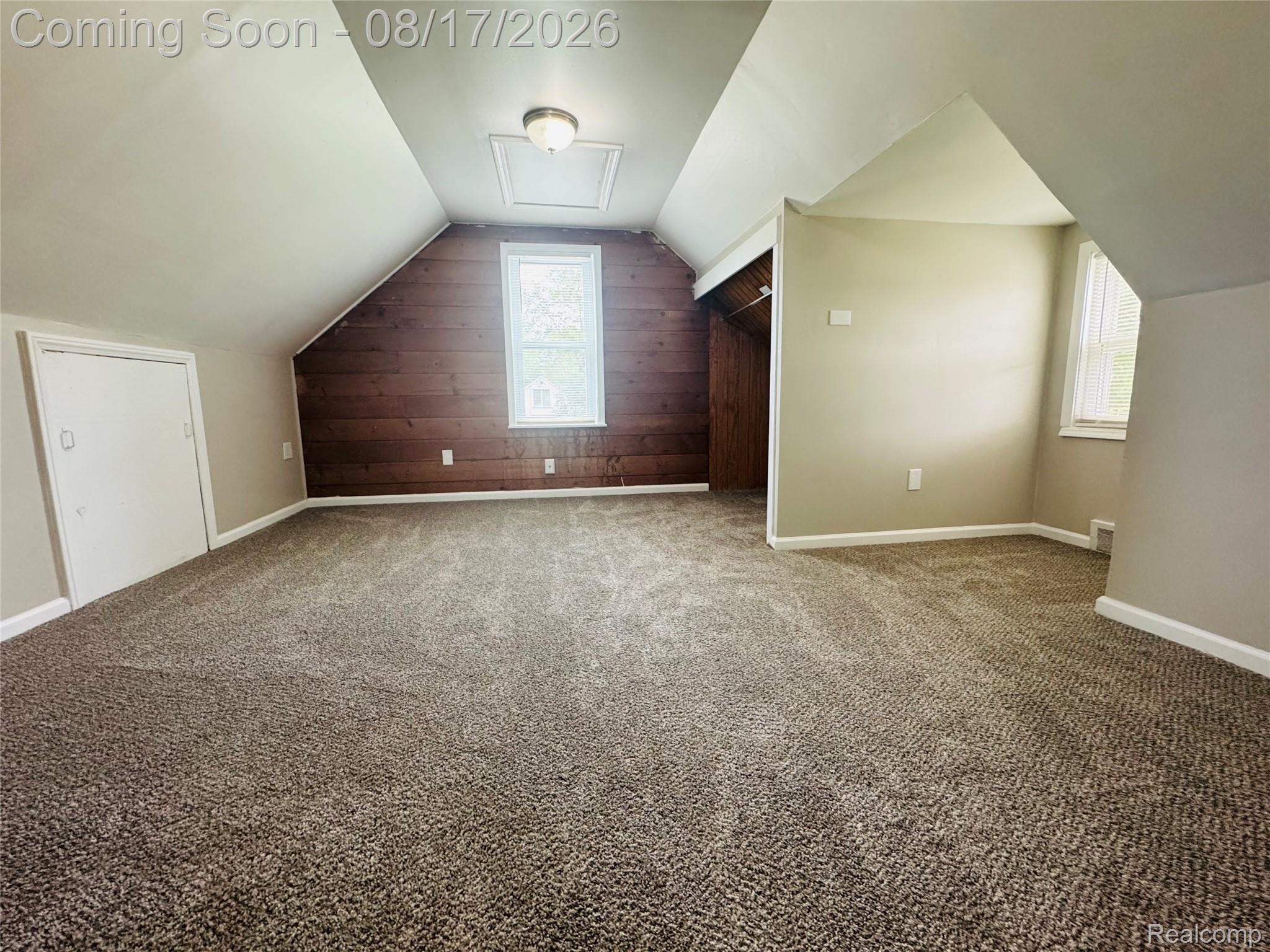 20195 Westhampton Avenue Property Photo 6