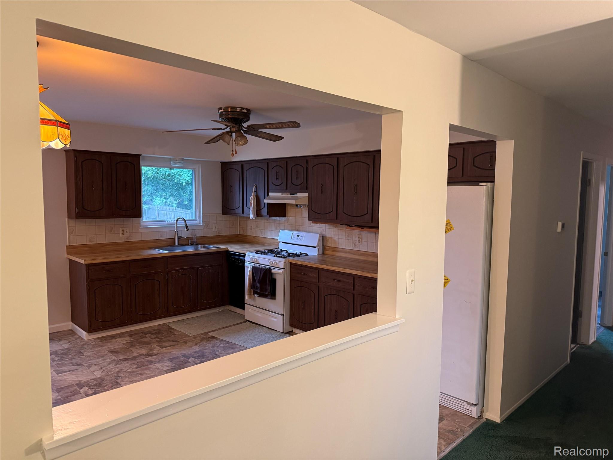 37651 Amrhein Road Property Photo 3