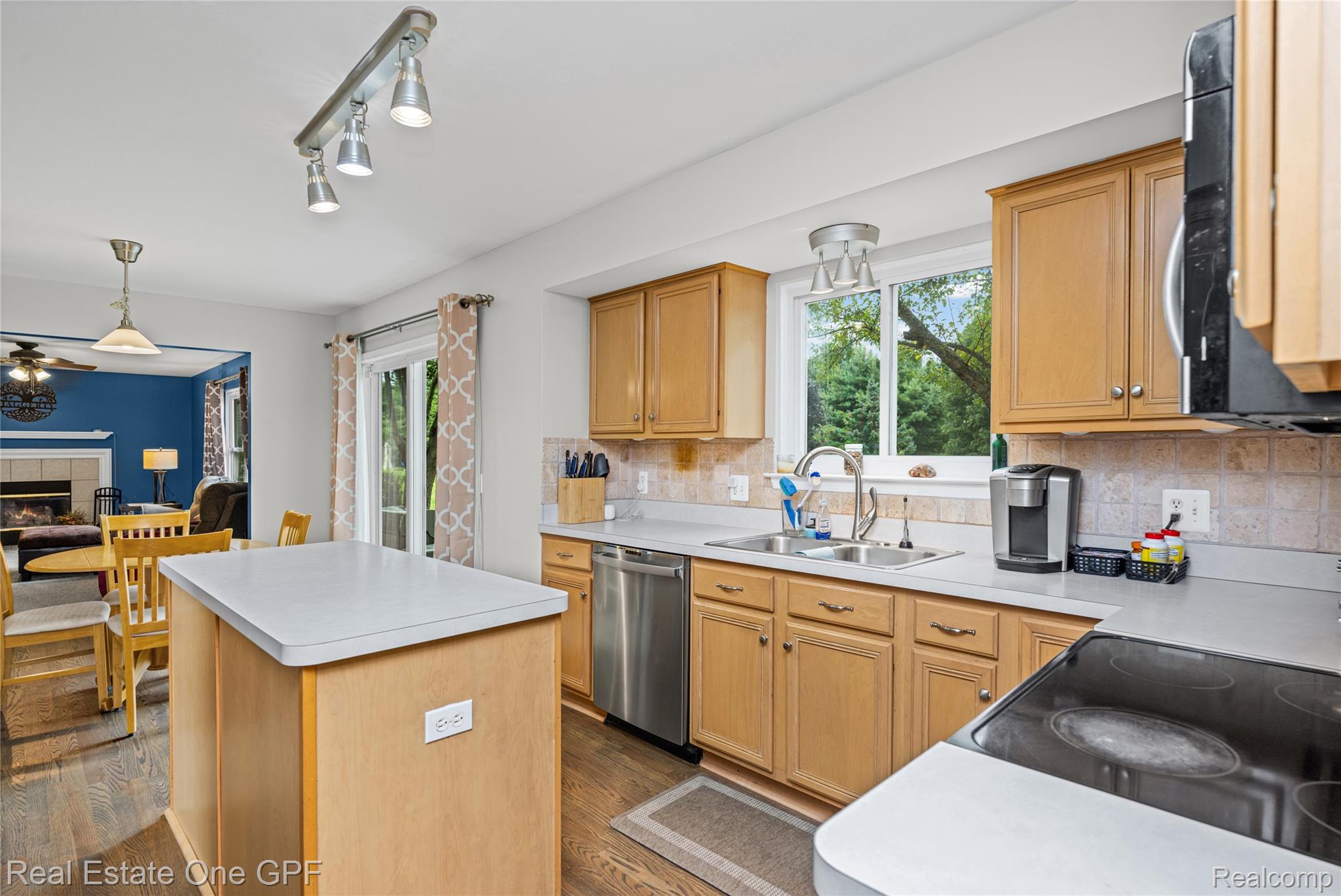 8922 Redstone Drive Property Photo 17