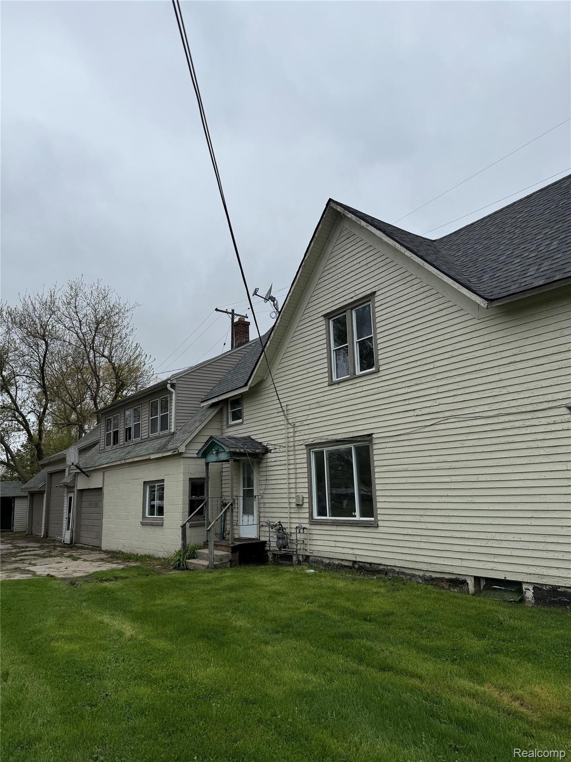 6934 John Street Property Photo 2