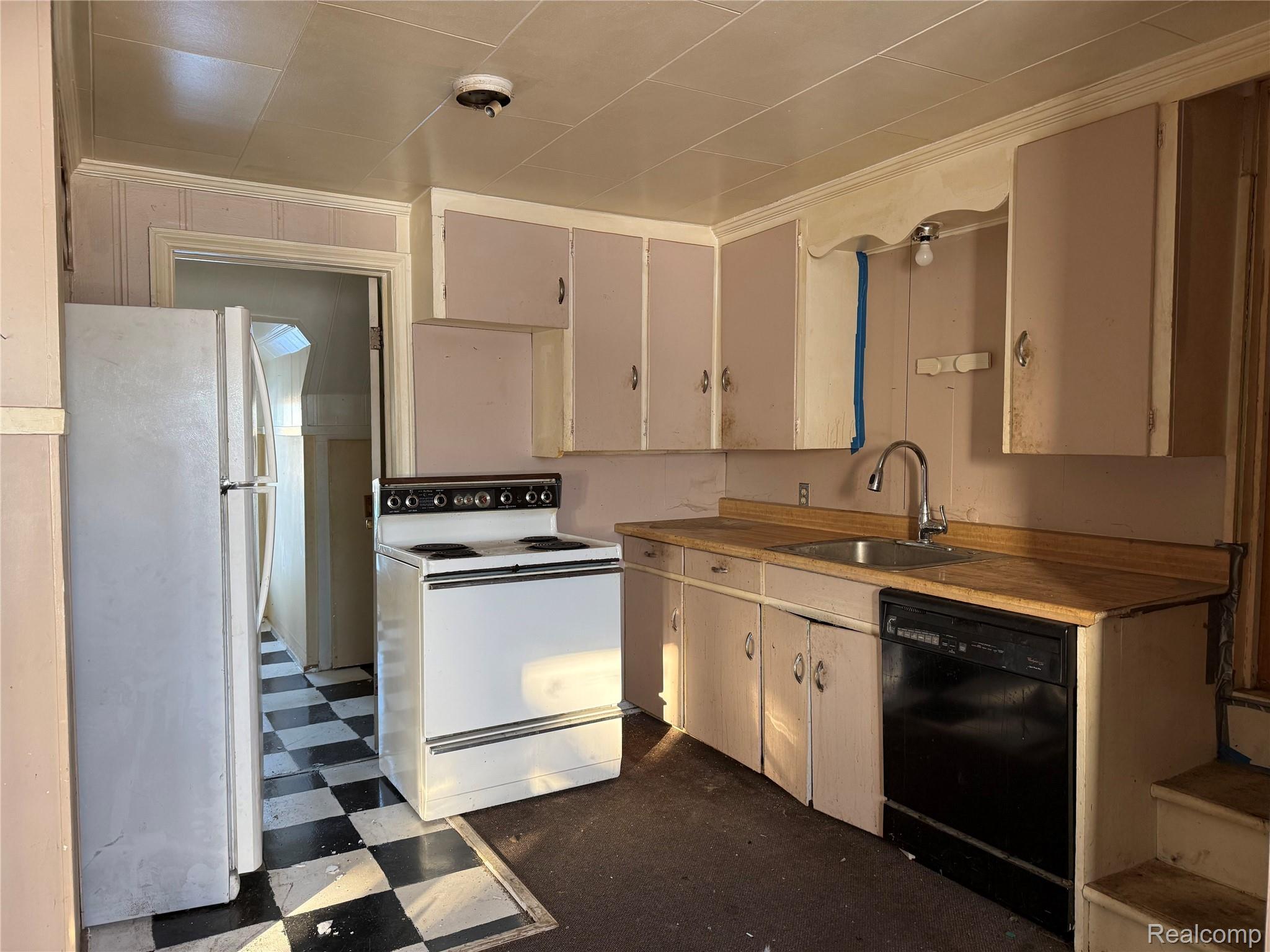 6934 John Street Property Photo 6