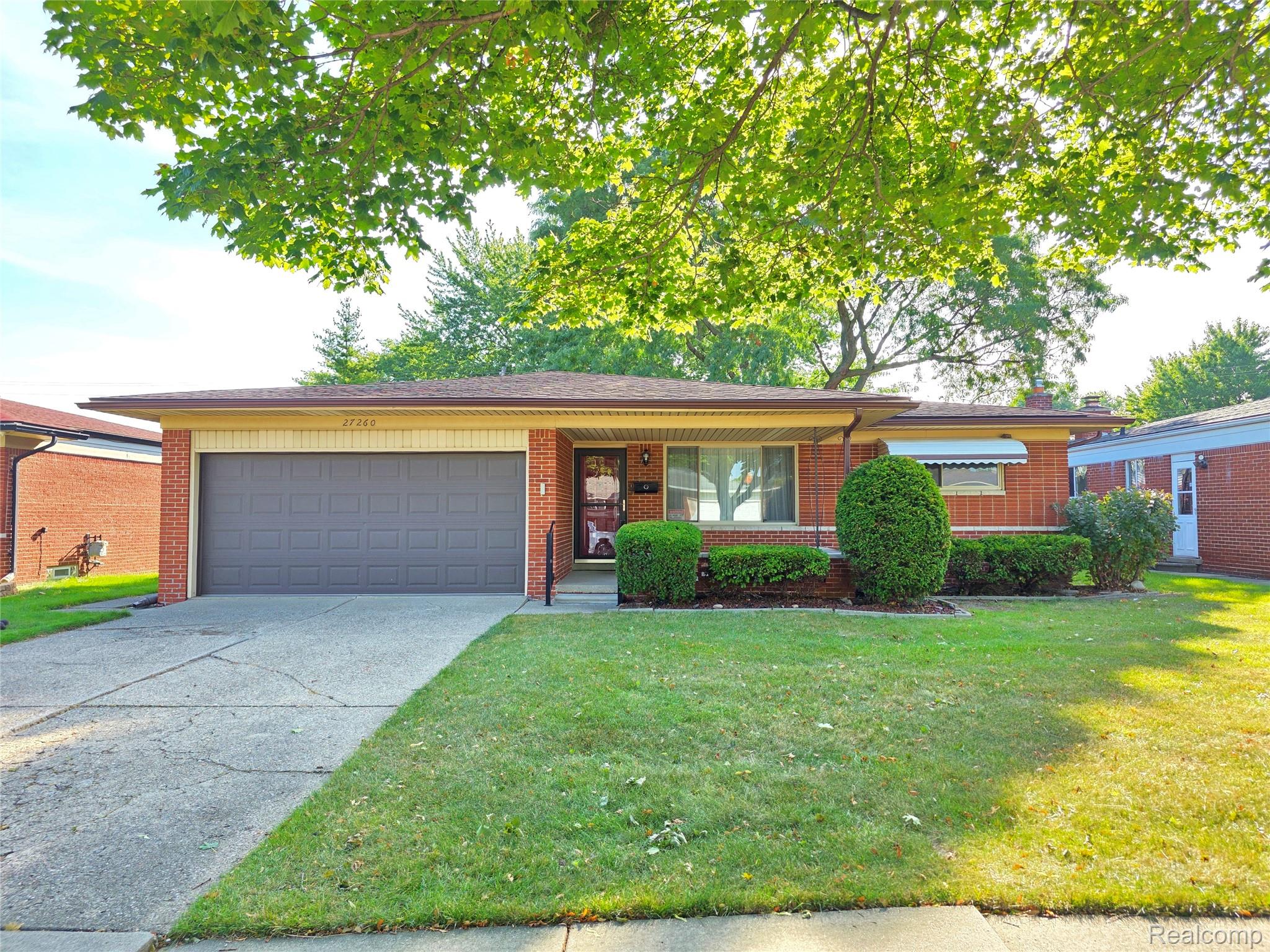 27260 Newport Drive Property Photo 1