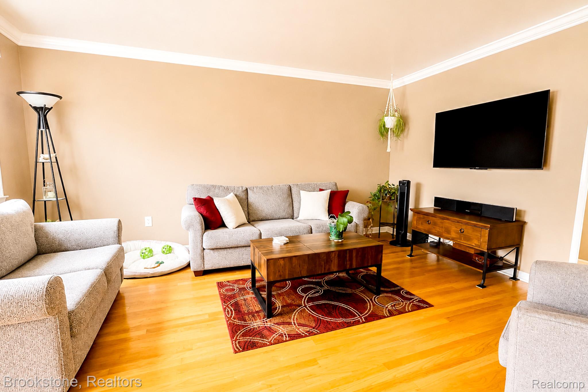 45737 Kensington Property Photo 2