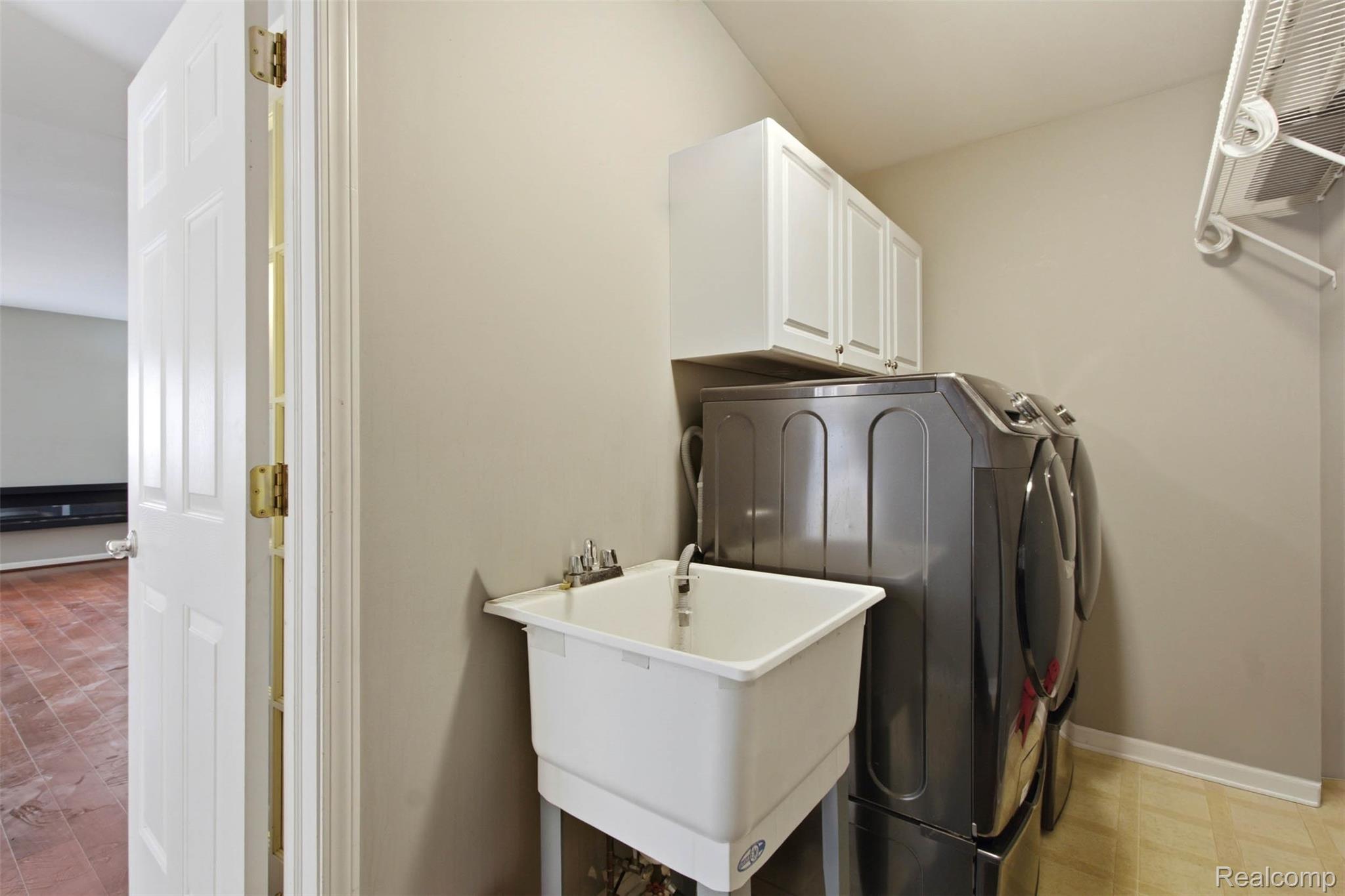 8704 Hardwood Drive Property Photo 3