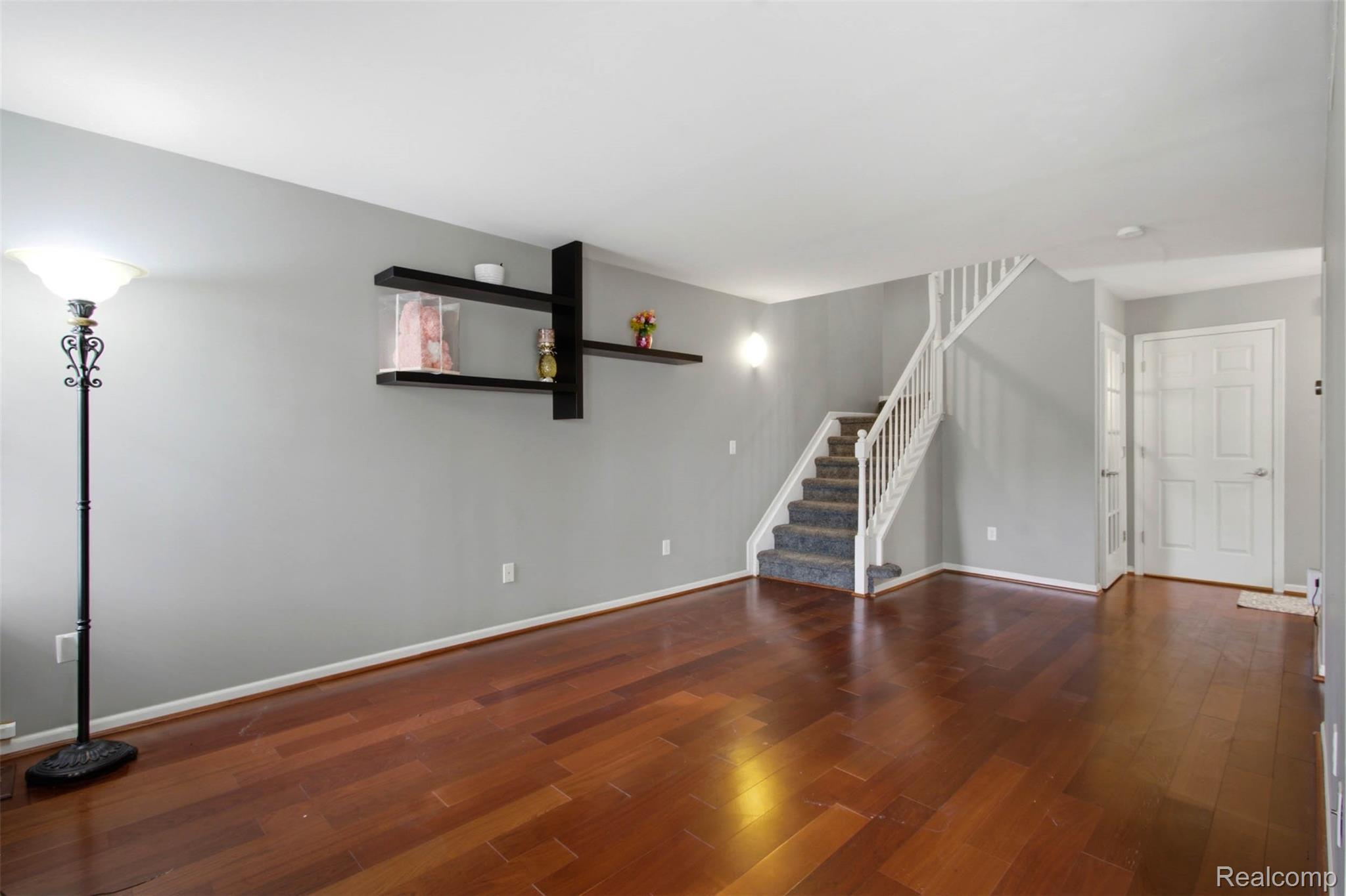 8704 Hardwood Drive Property Photo 4