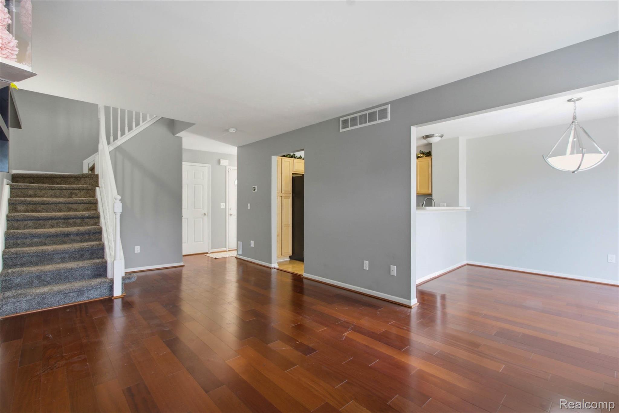 8704 Hardwood Drive Property Photo 5
