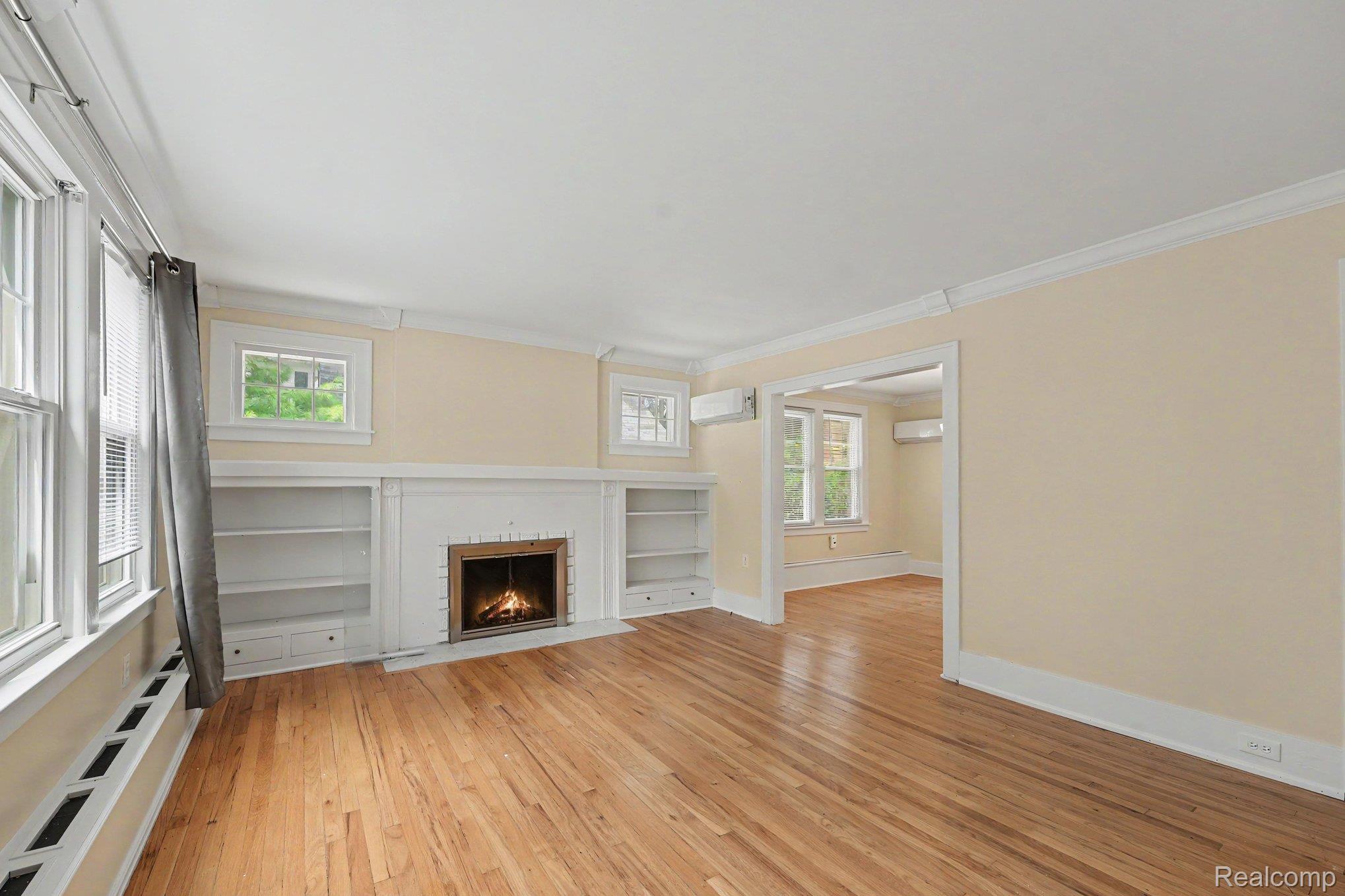 156 N Worth Street Property Photo 2
