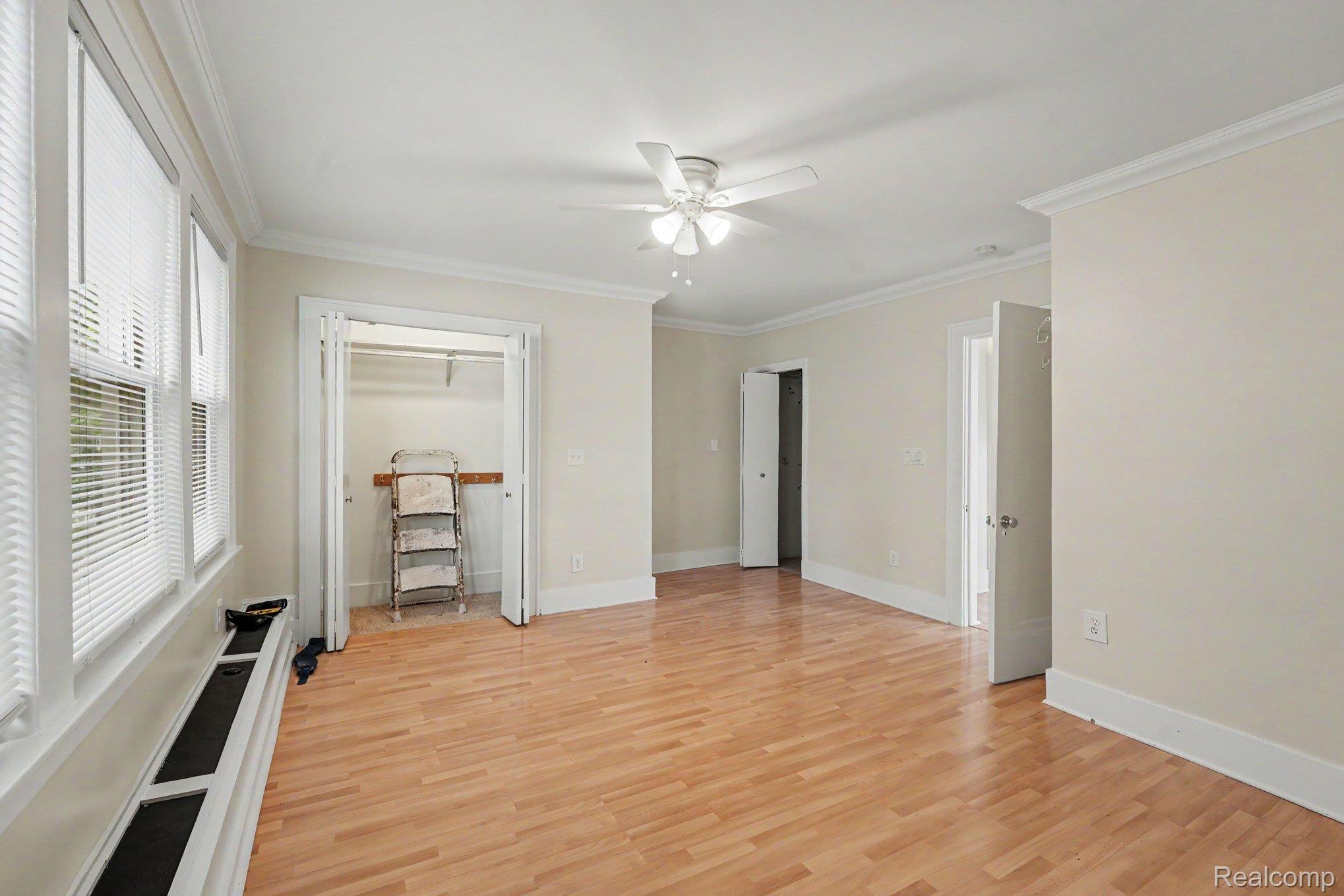 156 N Worth Street Property Photo 8