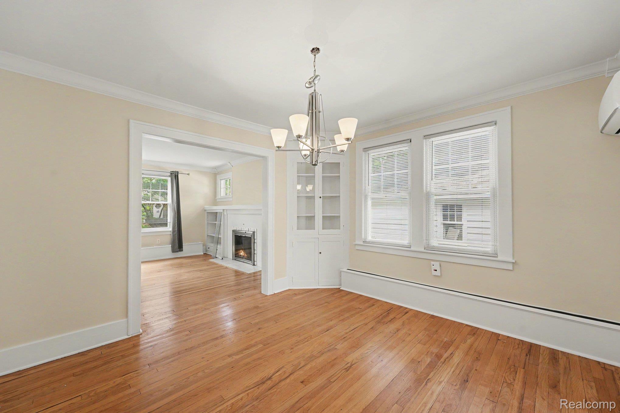 156 N Worth Street Property Photo 9