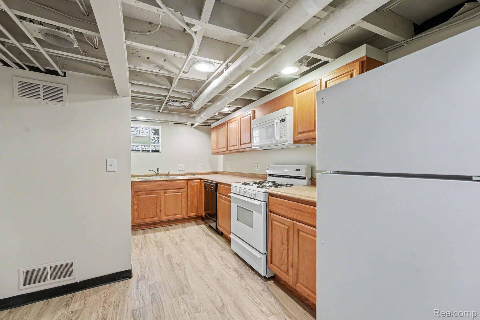 156 N Worth Street Property Photo 12